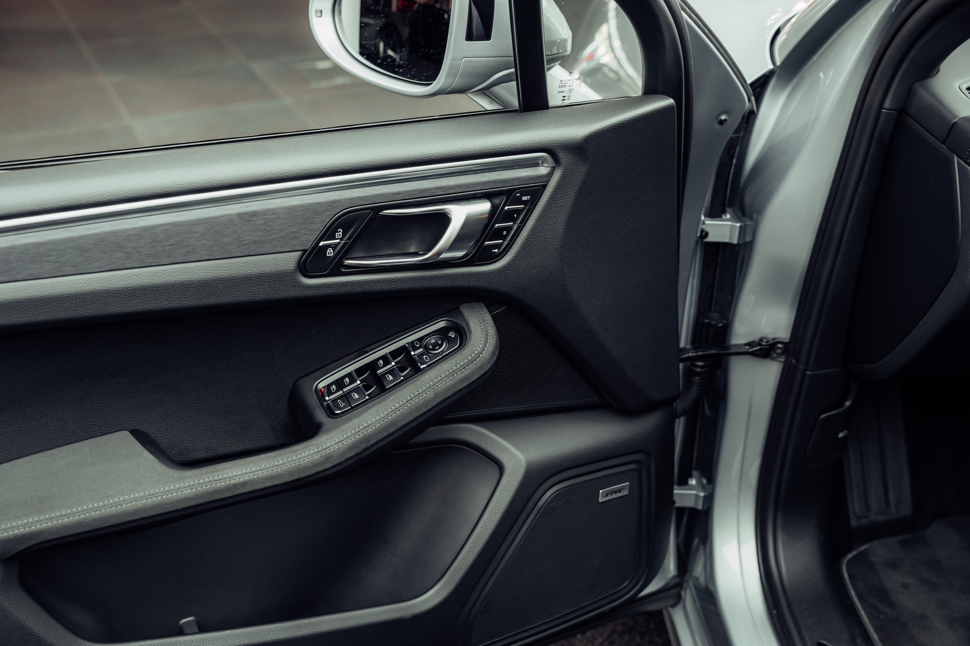 PORSCHE Macan GTS PDK Dolomitsilber-image-10