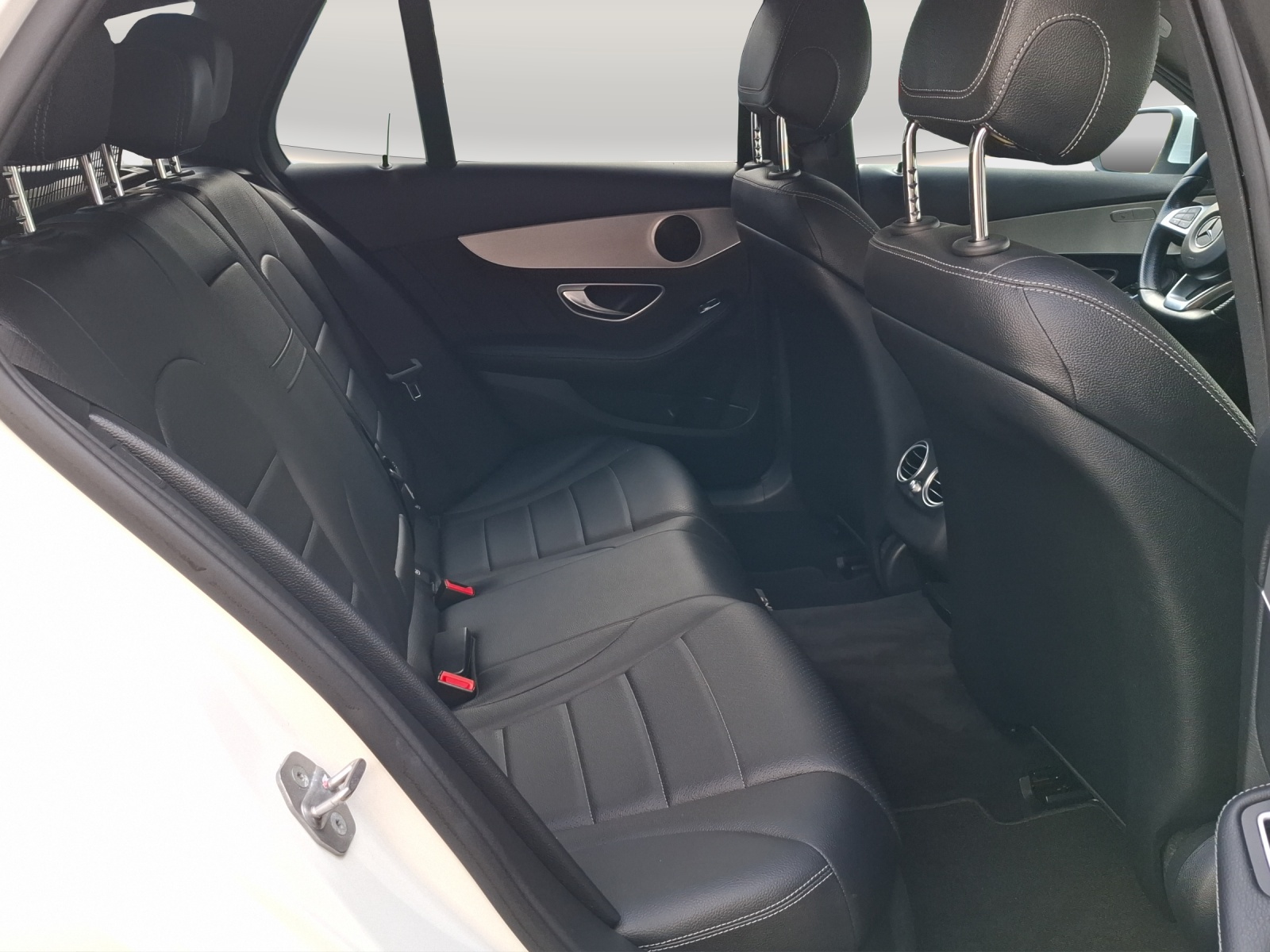 MERCEDES-BENZ C 250 d Swiss Star AMG Line 4Matic 9G-Tronic-image-10