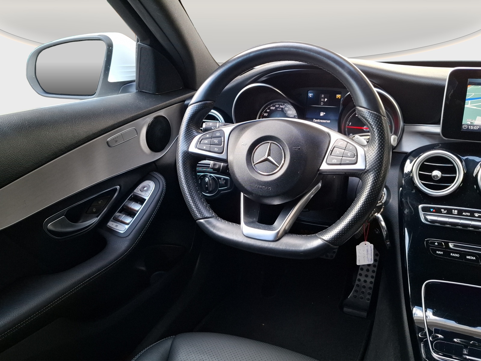 MERCEDES-BENZ C 250 d Swiss Star AMG Line 4Matic 9G-Tronic-image-15