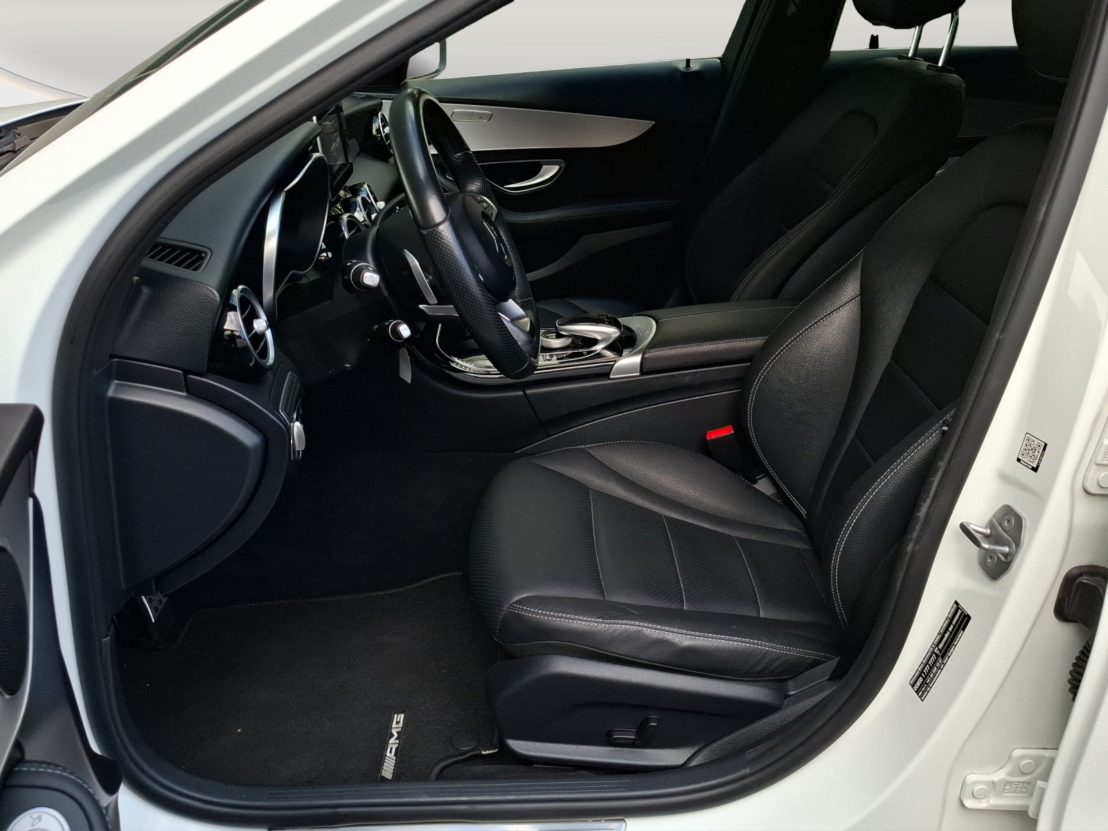 MERCEDES-BENZ C 250 d Swiss Star AMG Line 4Matic 9G-Tronic-image-8
