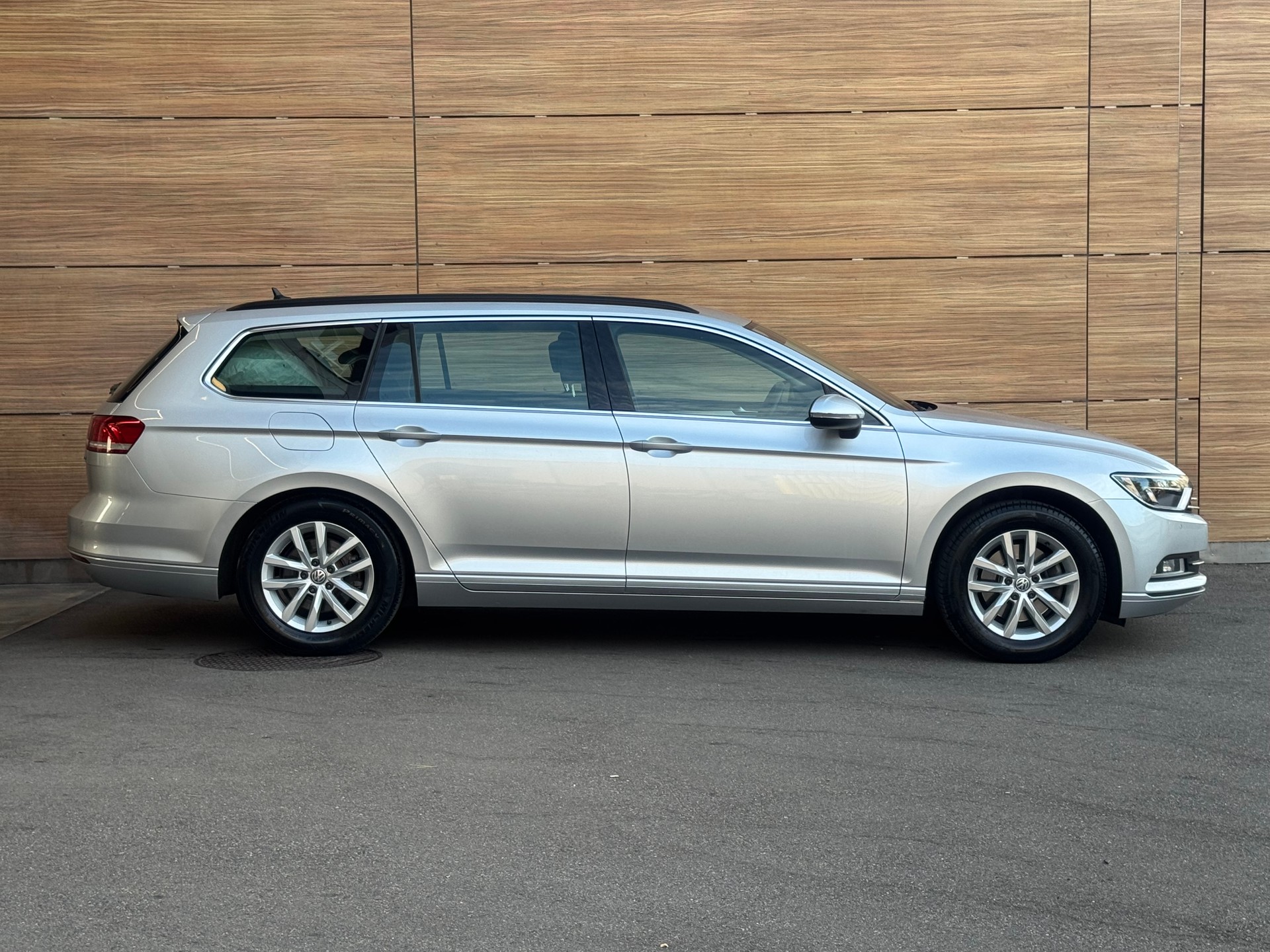 VW PASSAT 2.0 TDI *FRISCH AB MFK*APPLE CAR-PLAY*-image-1