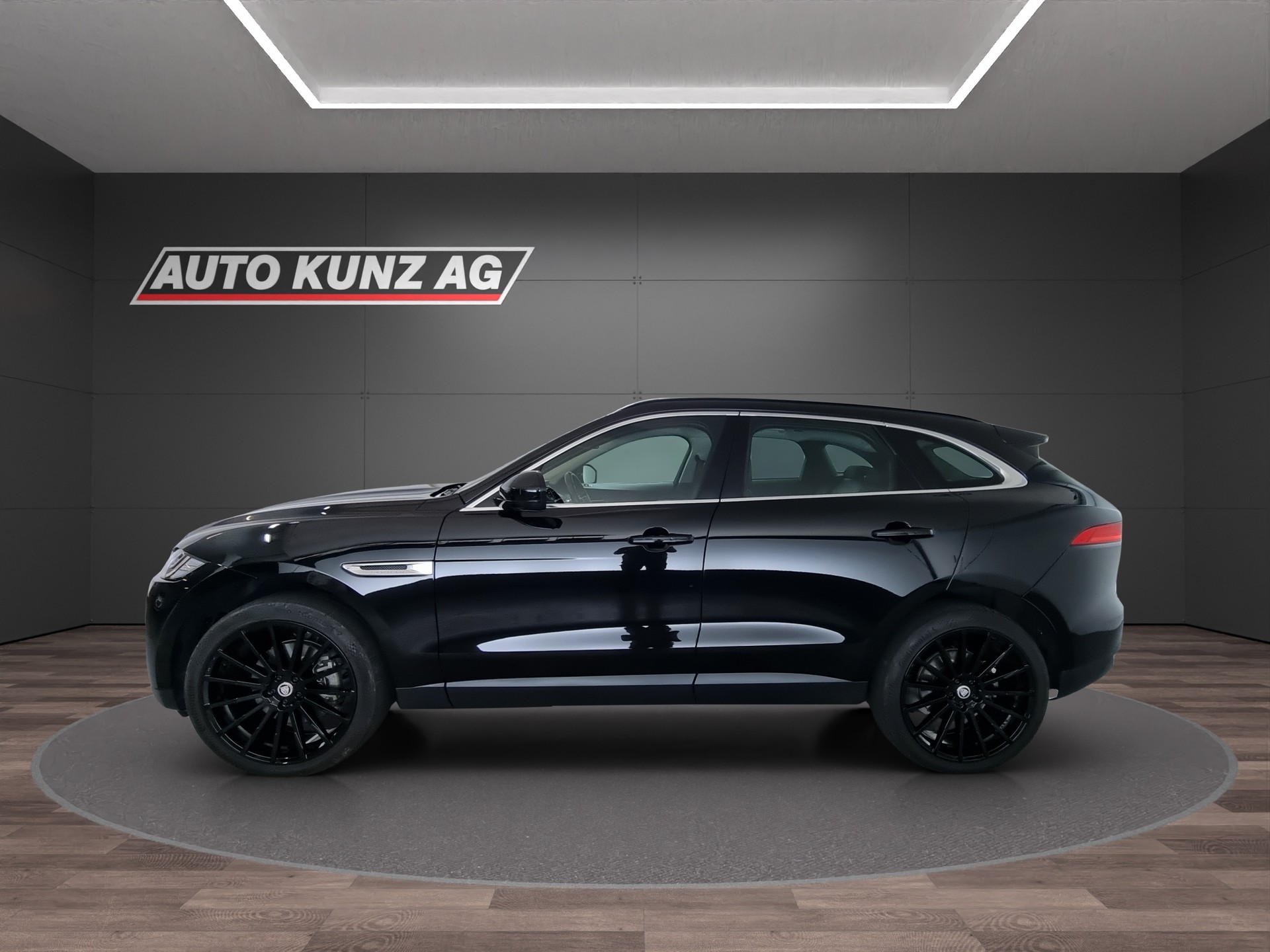 JAGUAR F-Pace 2.0 T 300 Portfolio AWD-image-2