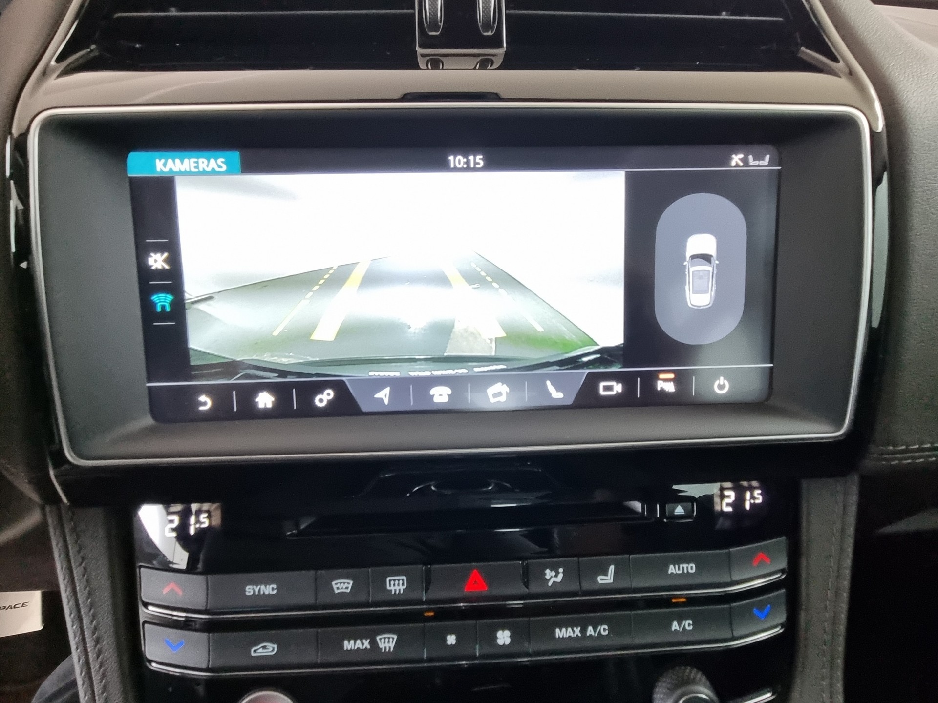 JAGUAR F-Pace 2.0 T 300 Portfolio AWD-image-13