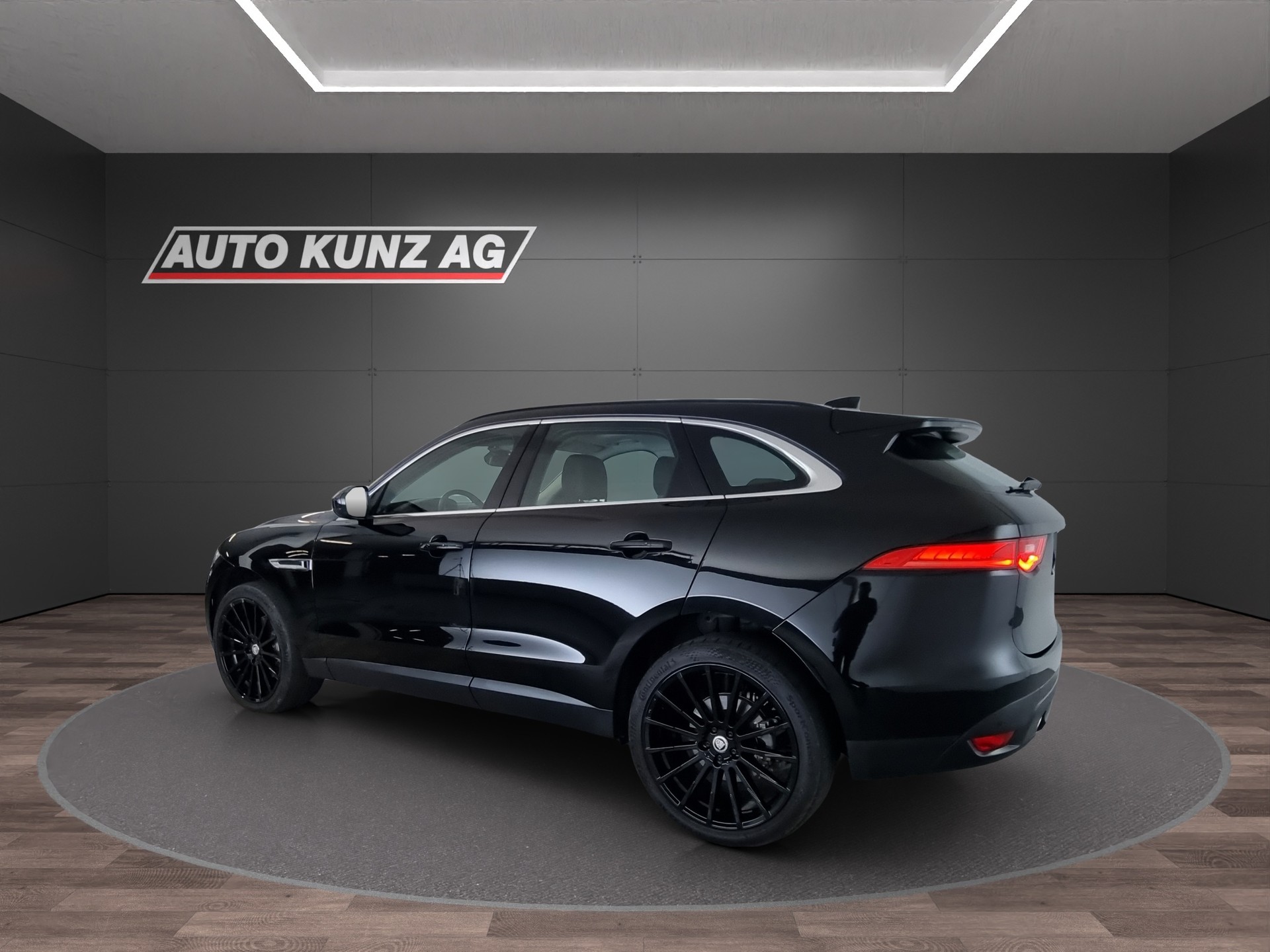 JAGUAR F-Pace 2.0 T 300 Portfolio AWD-image-3