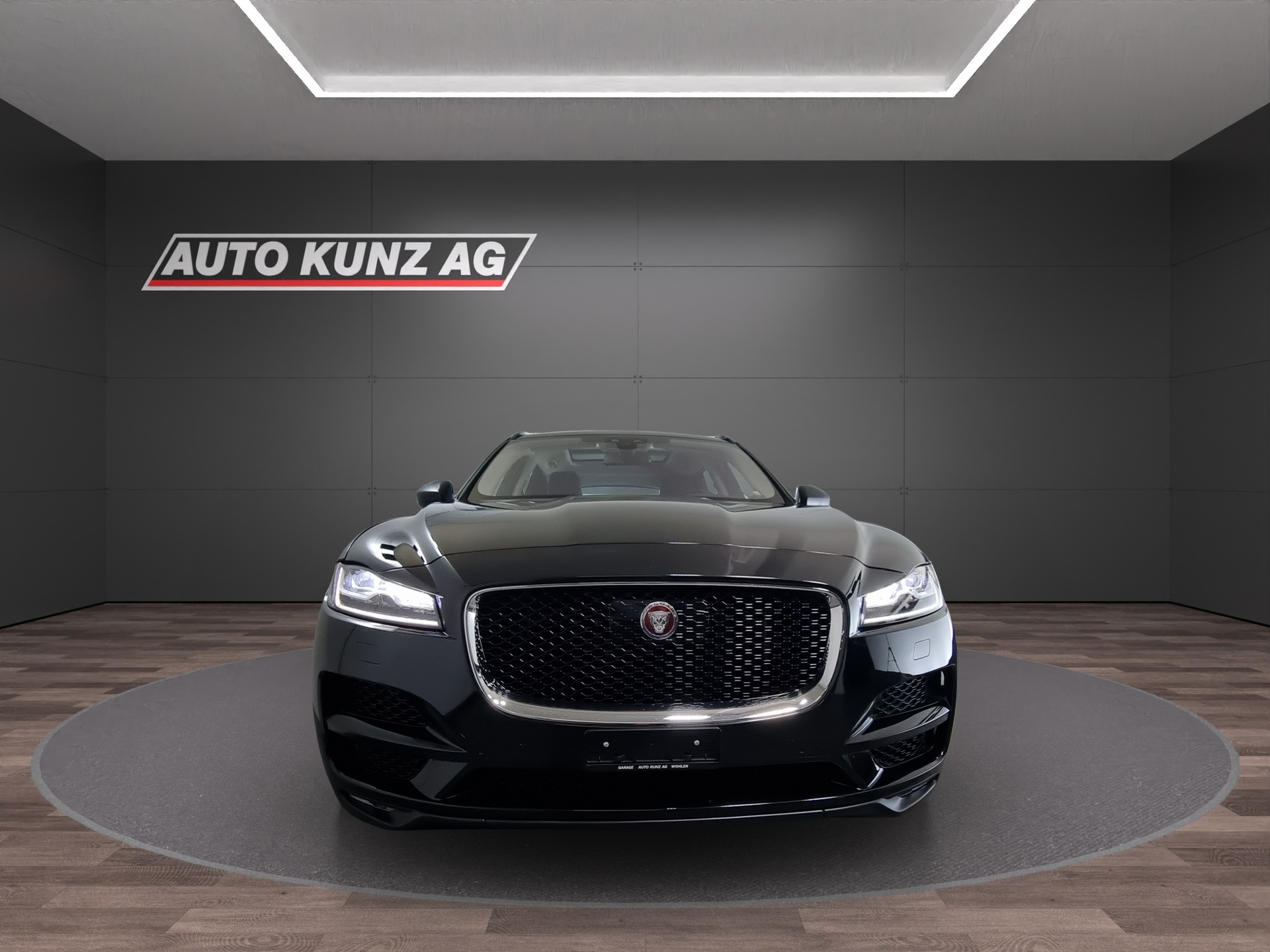 JAGUAR F-Pace 2.0 T 300 Portfolio AWD-image-1