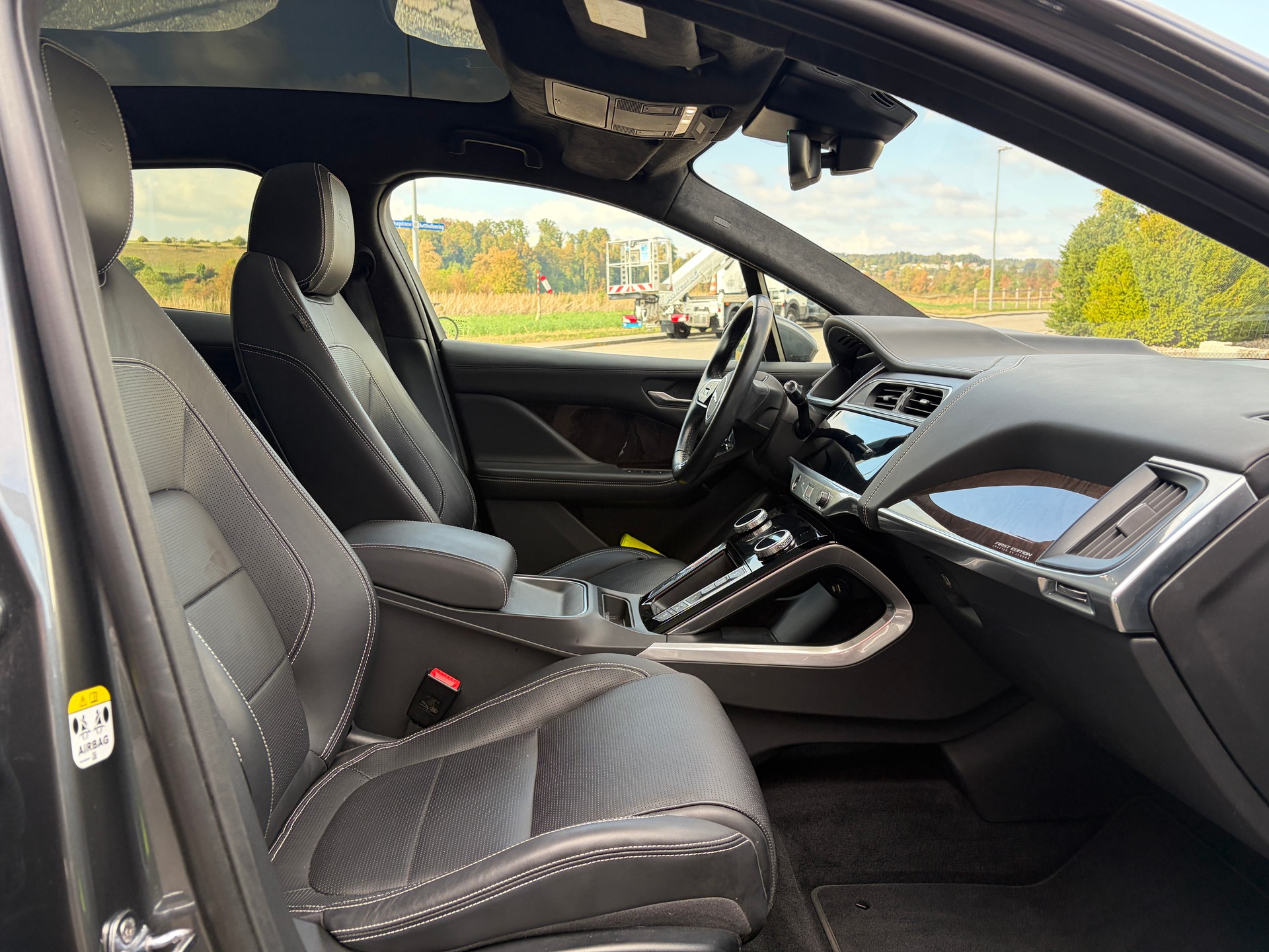 JAGUAR I-Pace EV400 First Edition AWD-image-22