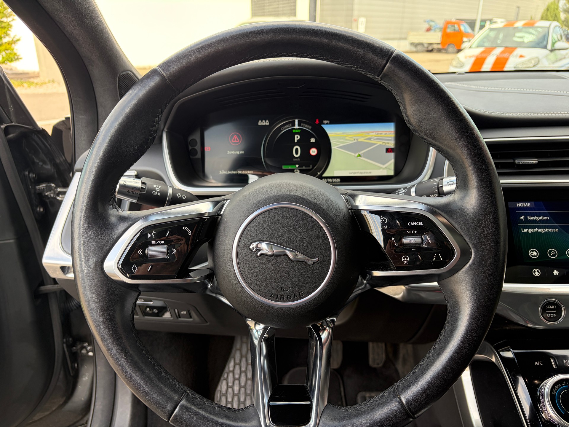 JAGUAR I-Pace EV400 First Edition AWD-image-10