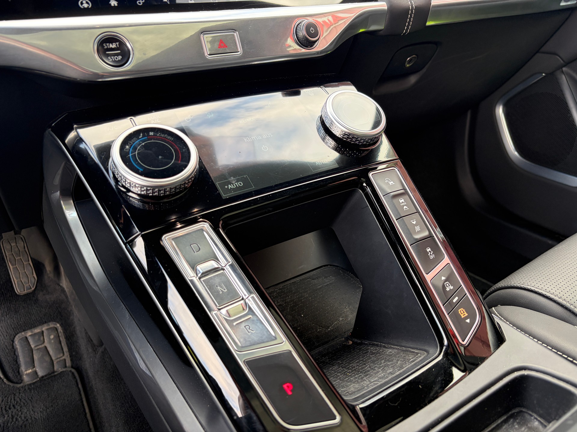 JAGUAR I-Pace EV400 First Edition AWD-image-13
