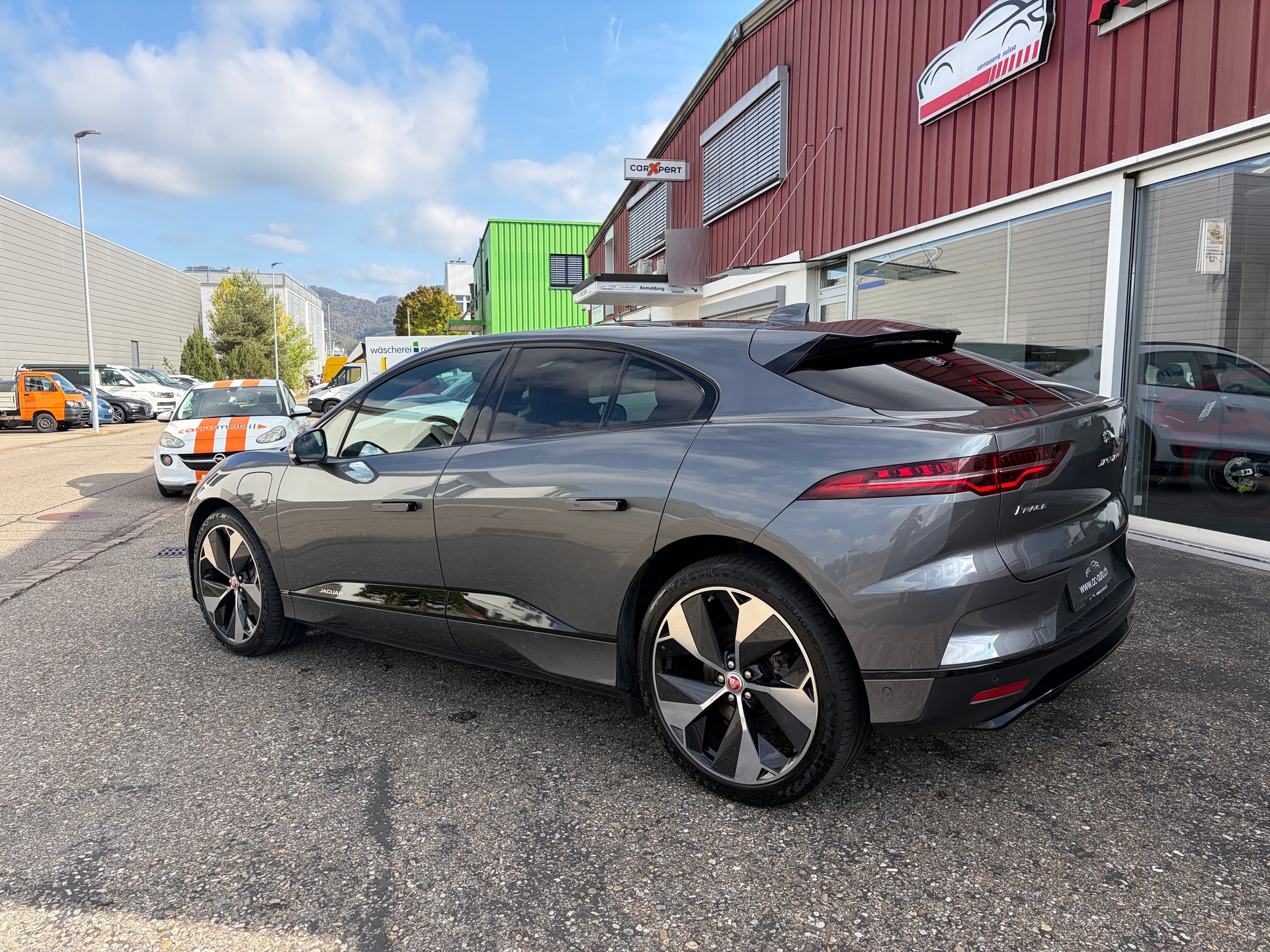 JAGUAR I-Pace EV400 First Edition AWD-image-4