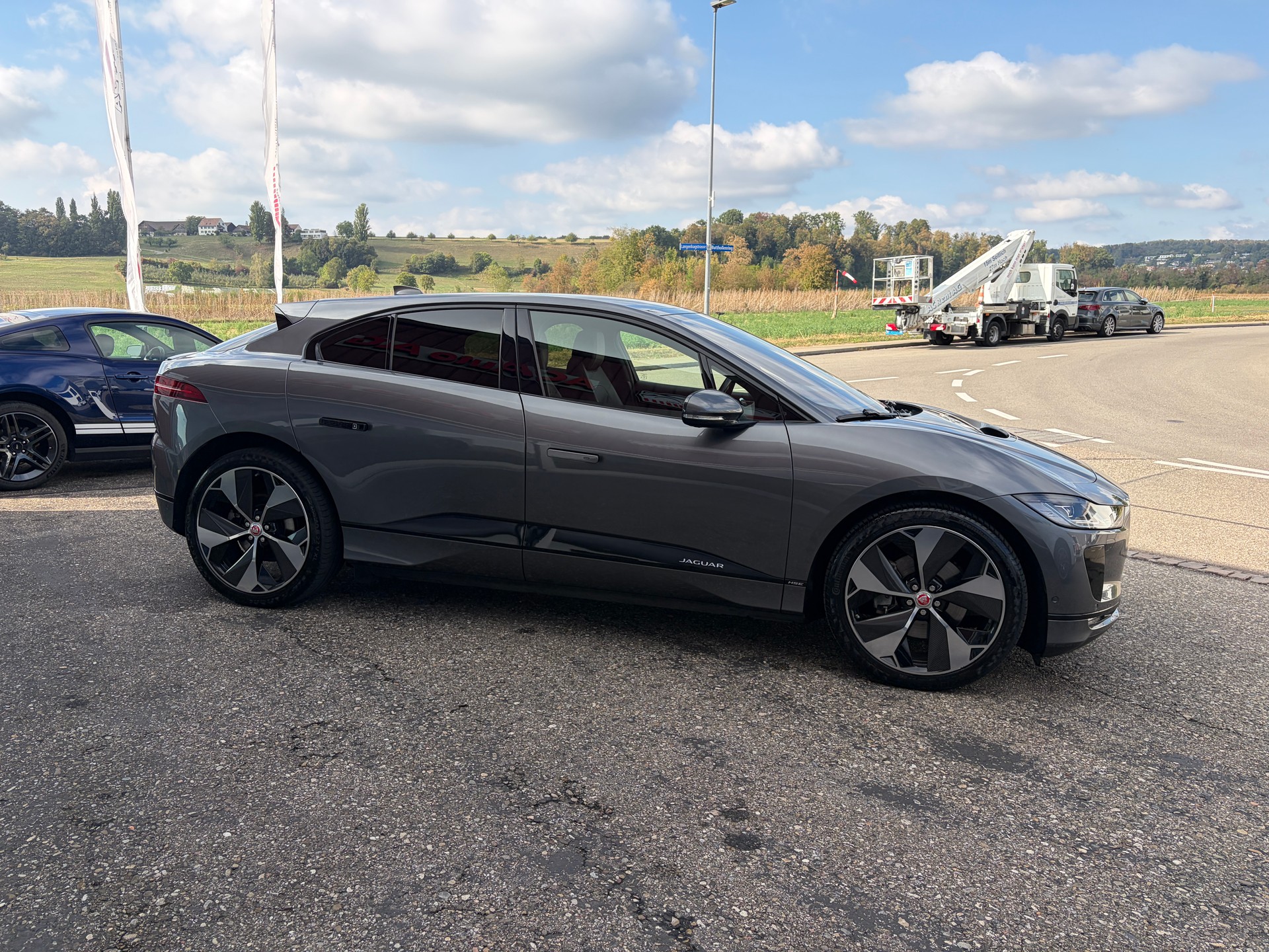 JAGUAR I-Pace EV400 First Edition AWD-image-6