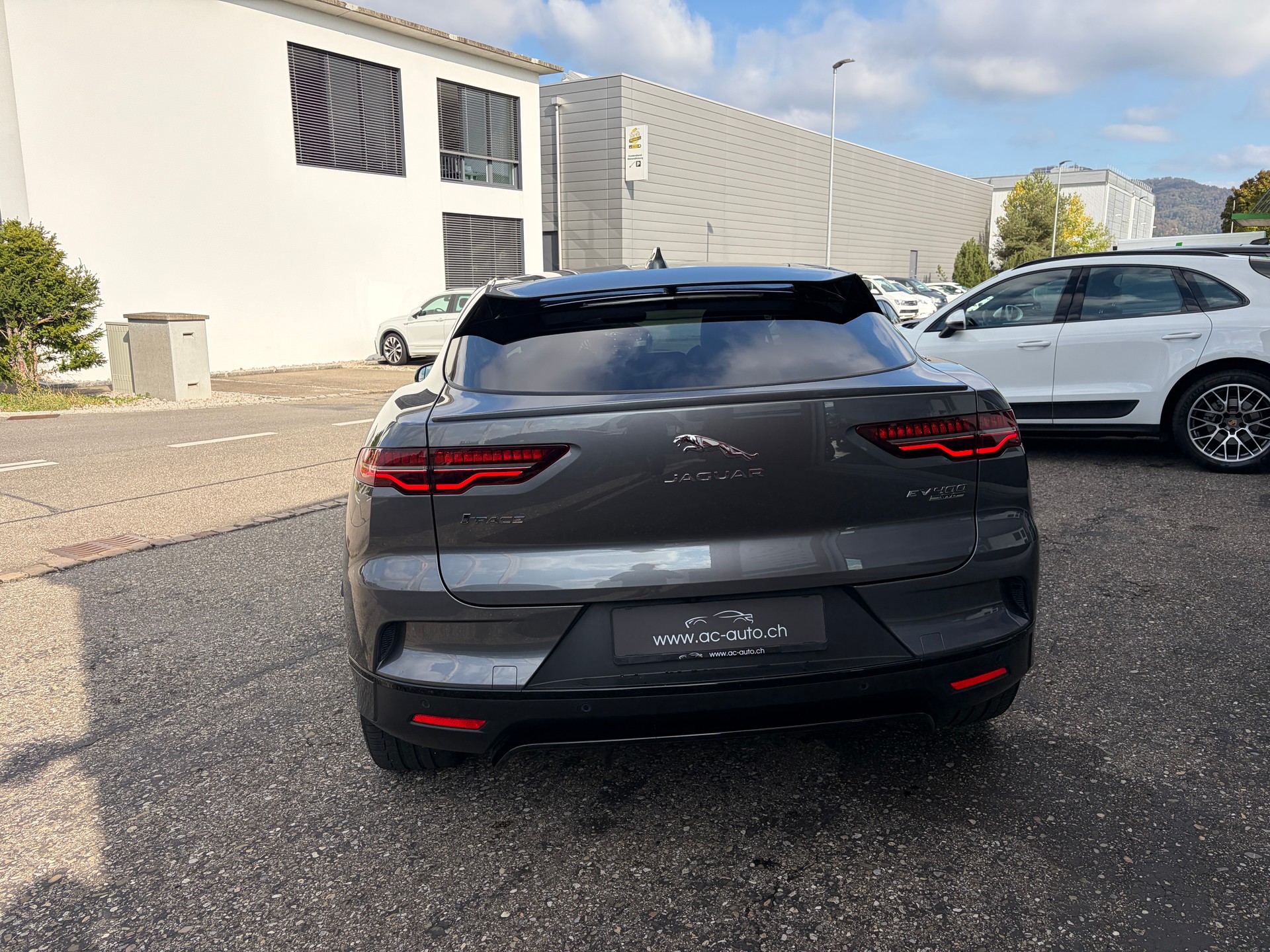 JAGUAR I-Pace EV400 First Edition AWD-image-5