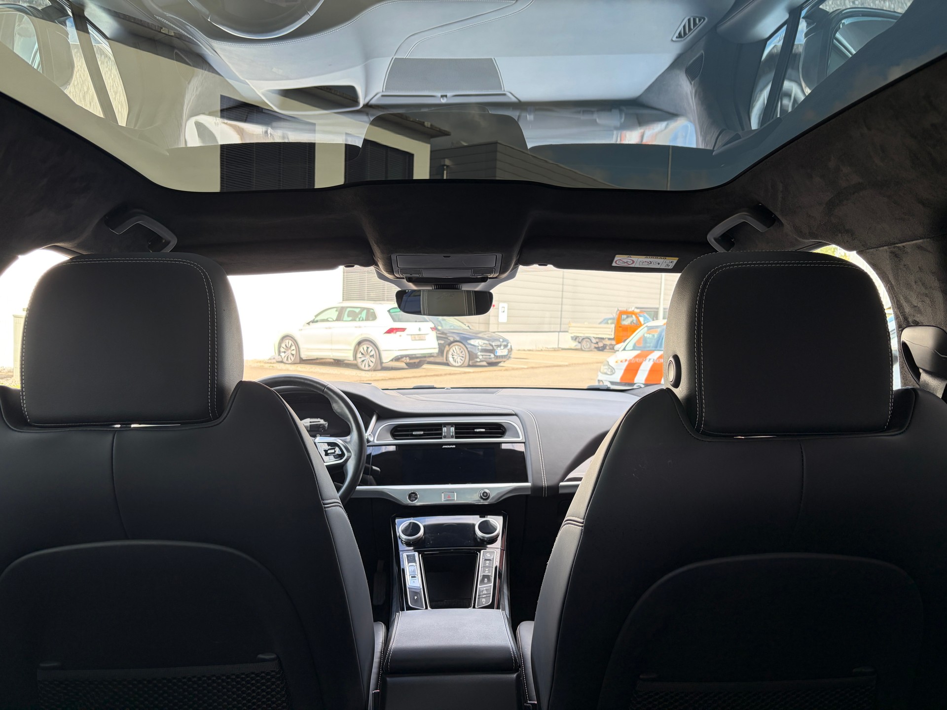 JAGUAR I-Pace EV400 First Edition AWD-image-17