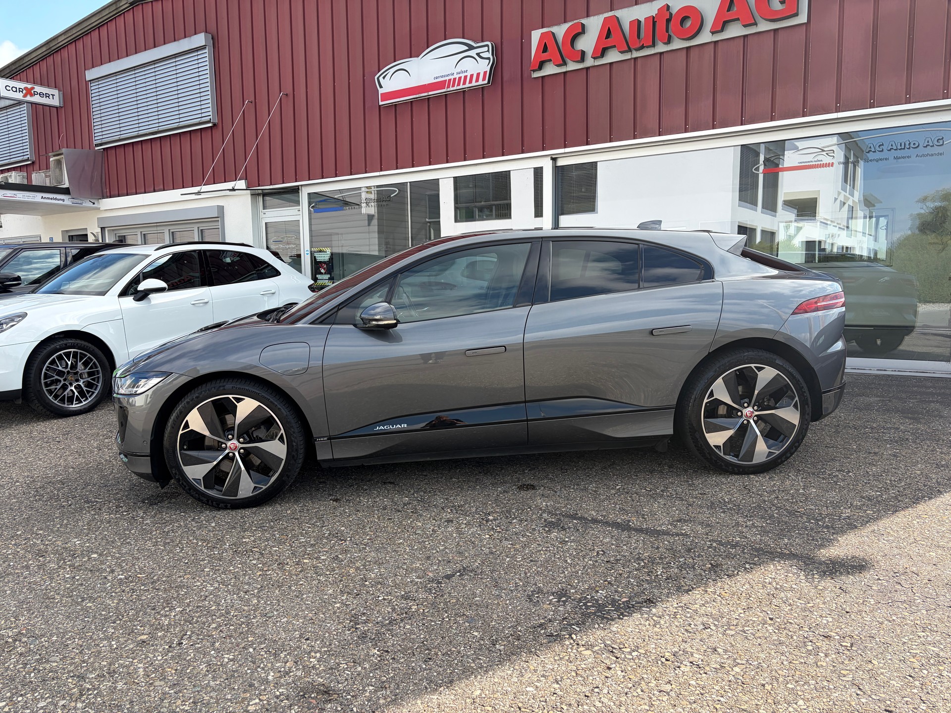 JAGUAR I-Pace EV400 First Edition AWD-image-3