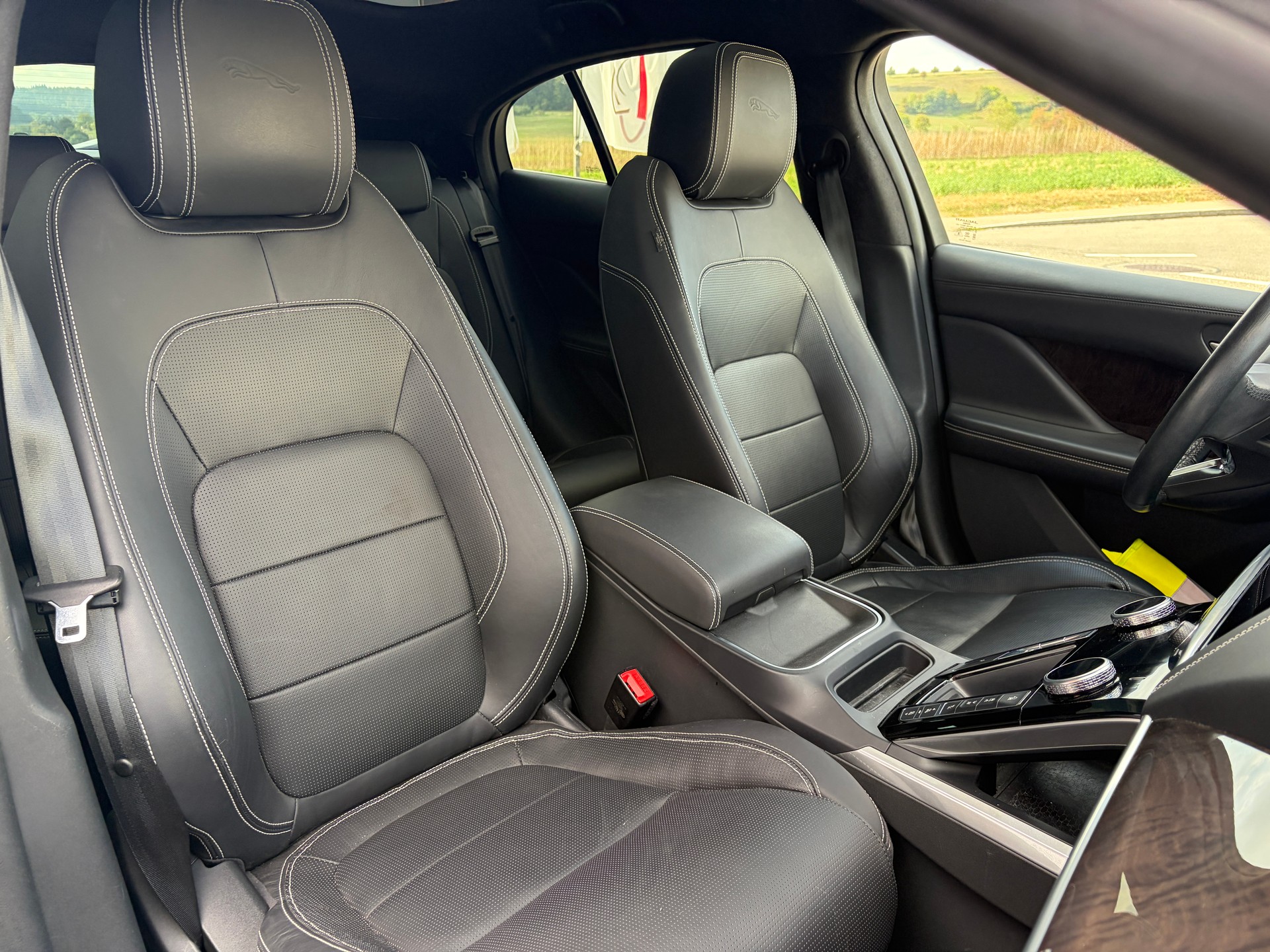 JAGUAR I-Pace EV400 First Edition AWD-image-24