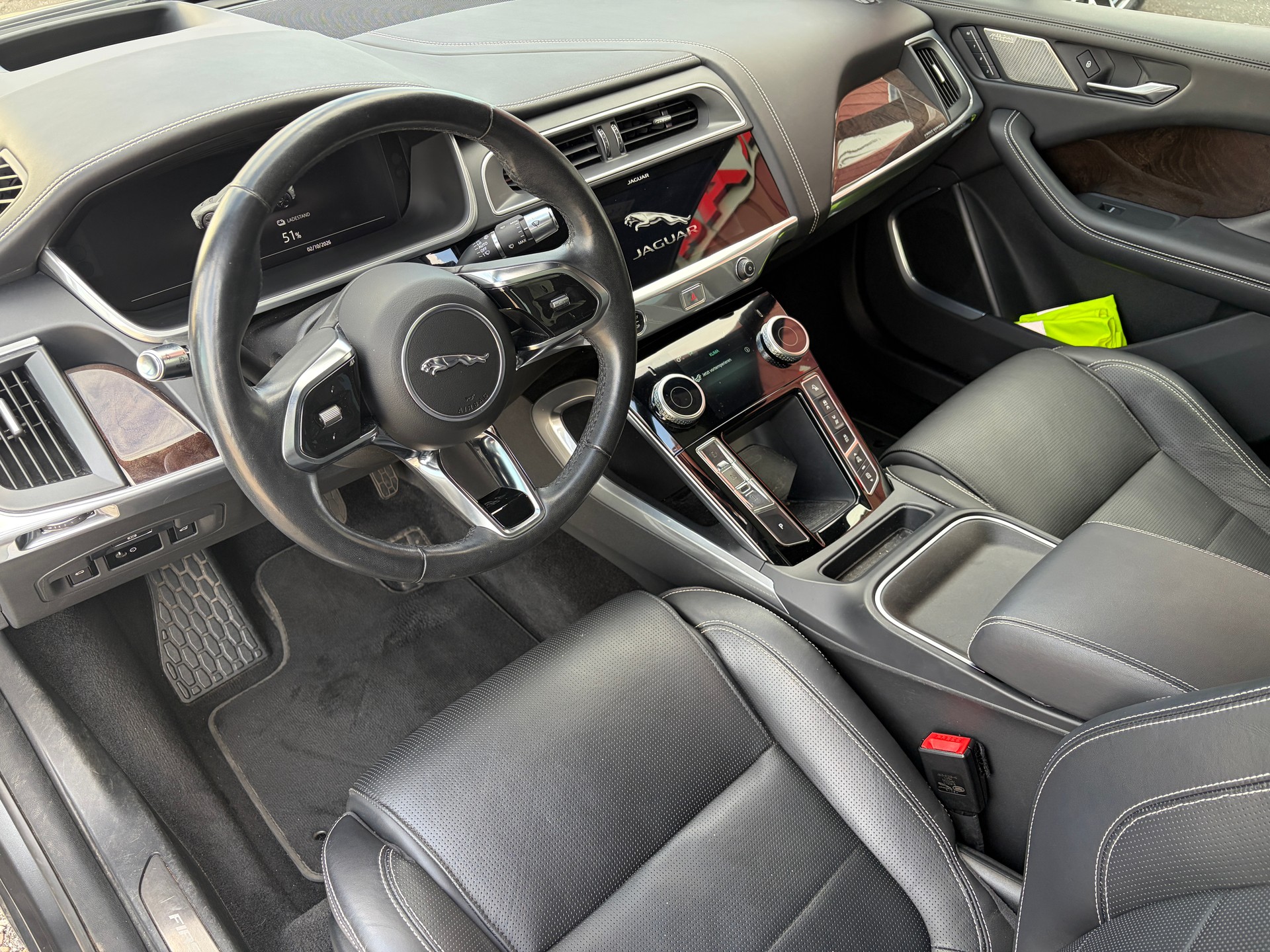 JAGUAR I-Pace EV400 First Edition AWD-image-9
