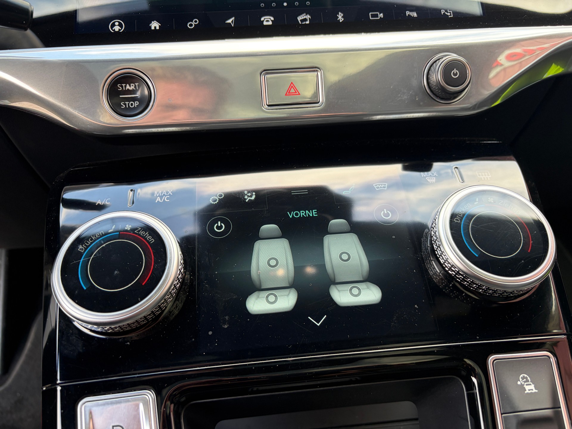 JAGUAR I-Pace EV400 First Edition AWD-image-14