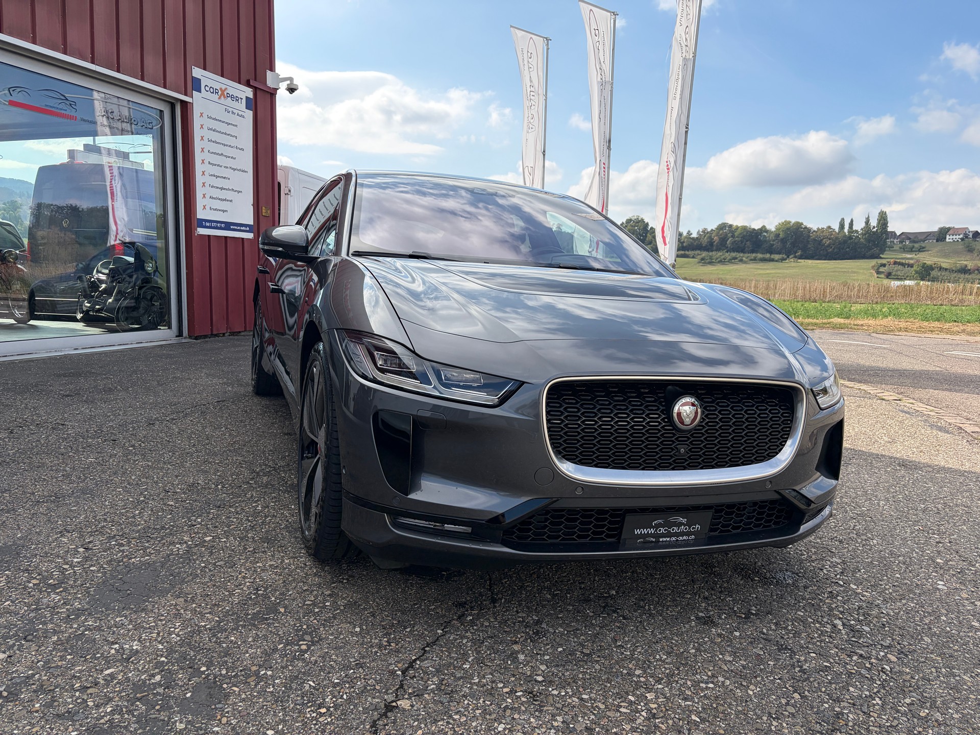JAGUAR I-Pace EV400 First Edition AWD-image-2
