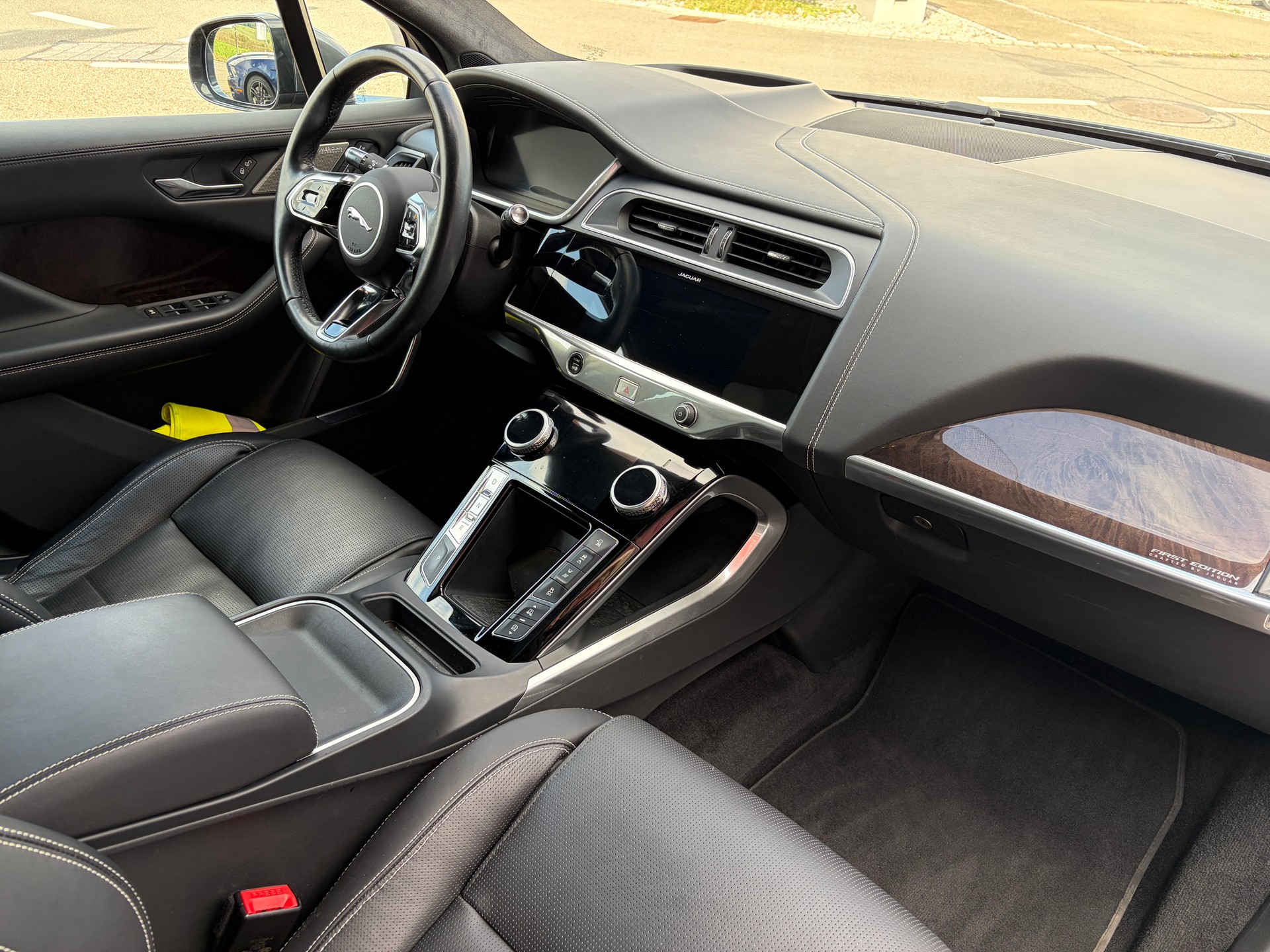 JAGUAR I-Pace EV400 First Edition AWD-image-23