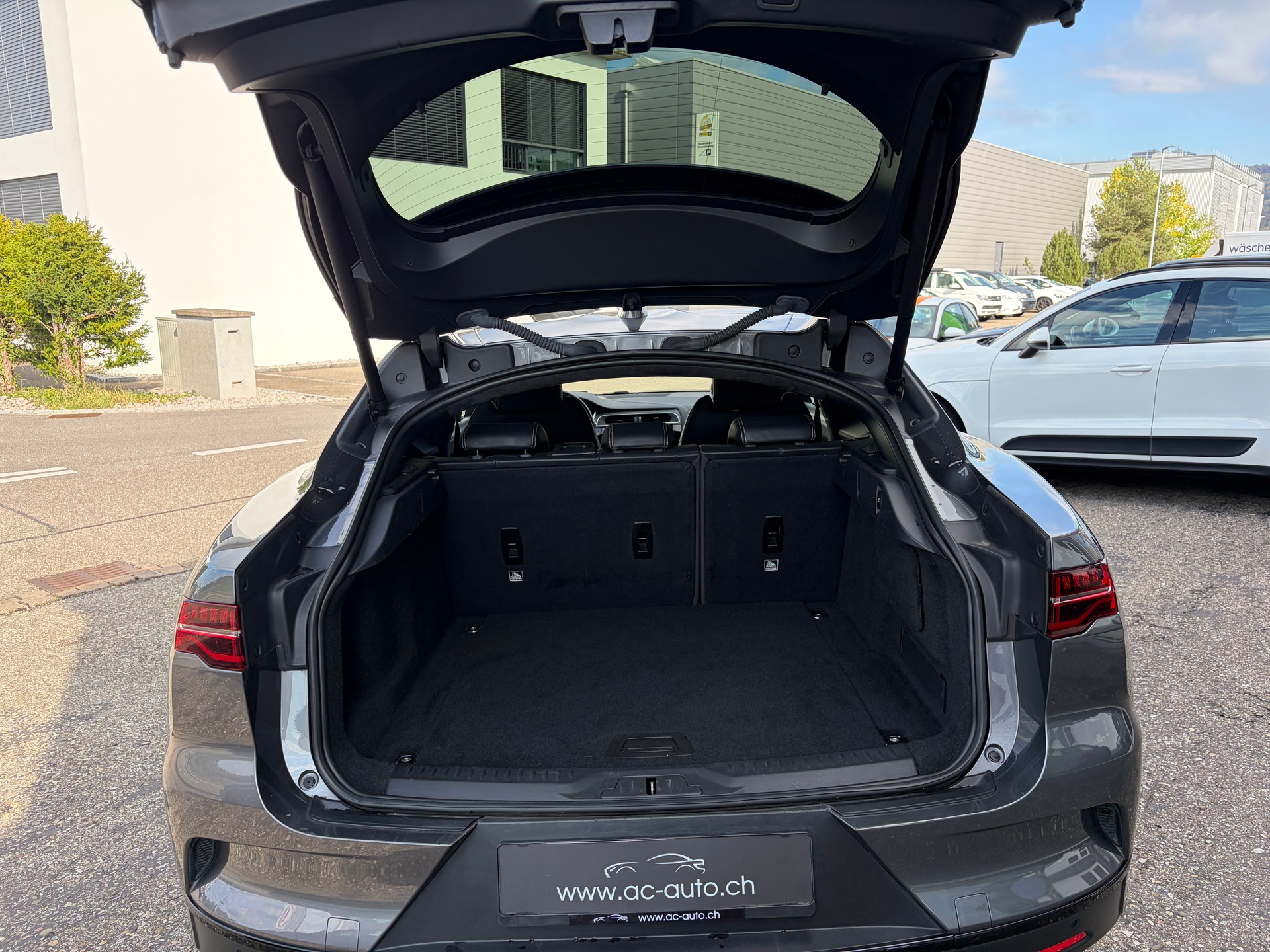 JAGUAR I-Pace EV400 First Edition AWD-image-26