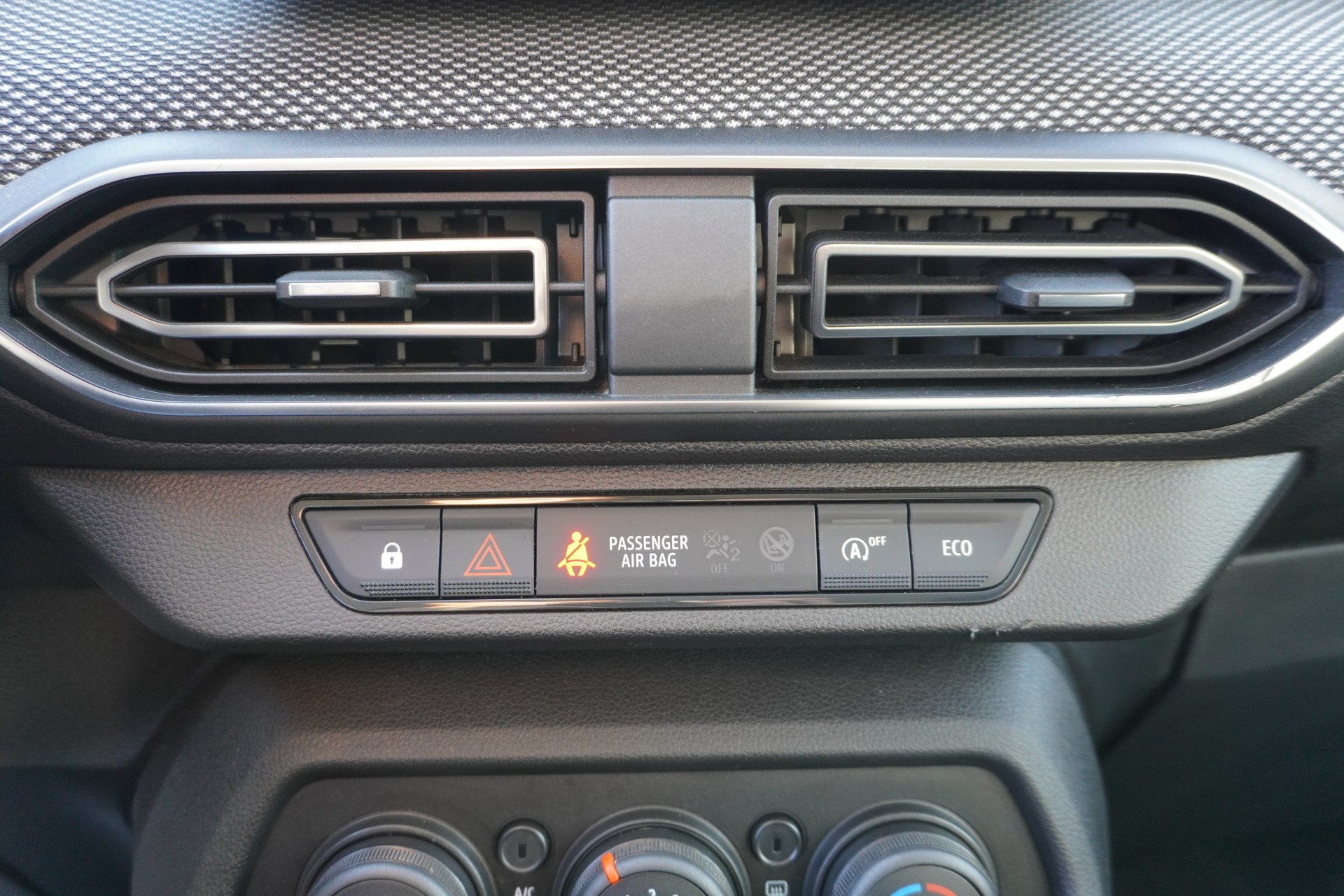 DACIA Sandero TCe 90 Comfort CVT-image-15