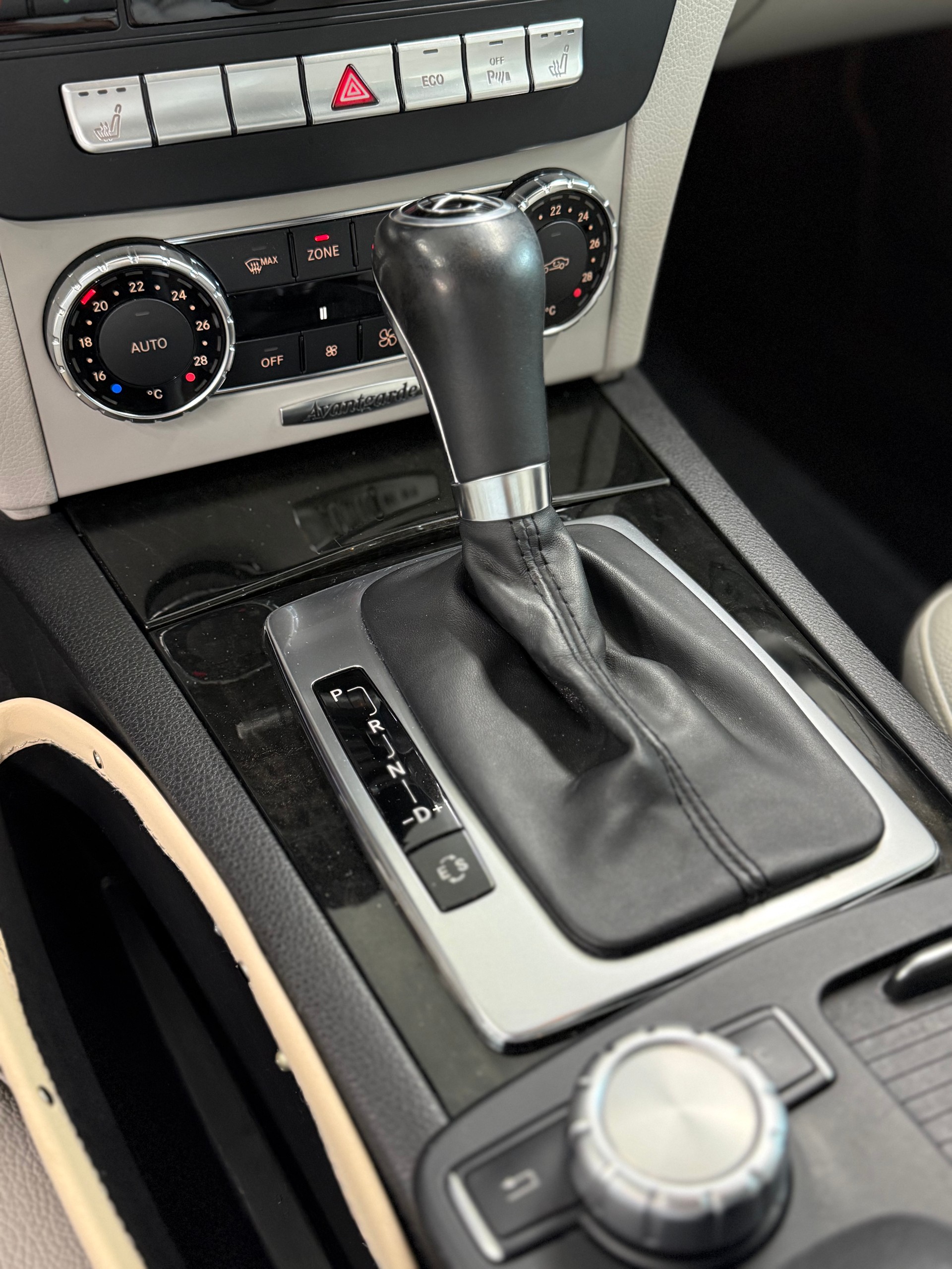 MERCEDES-BENZ C 350 CDI Avantgarde AMG Line 7G-Tronic-image-16