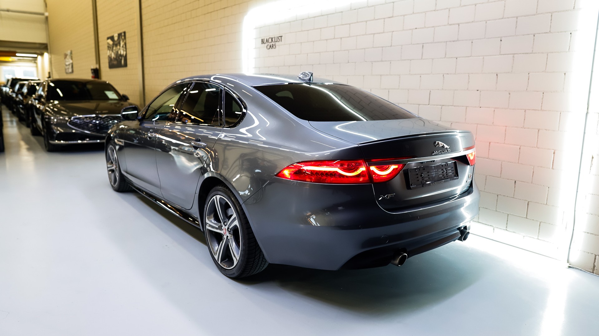 JAGUAR XF S AWD-image-3