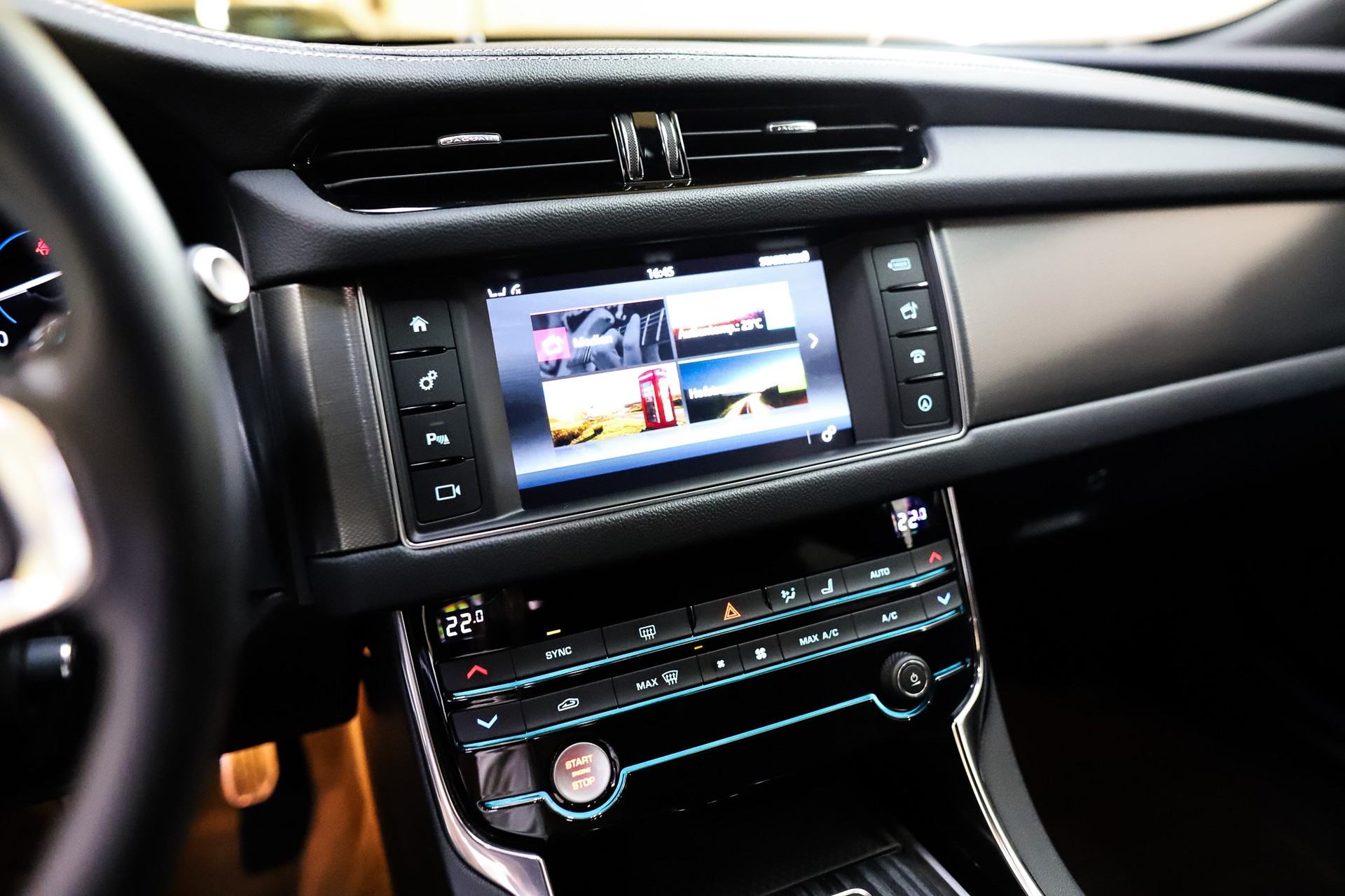 JAGUAR XF S AWD-image-9