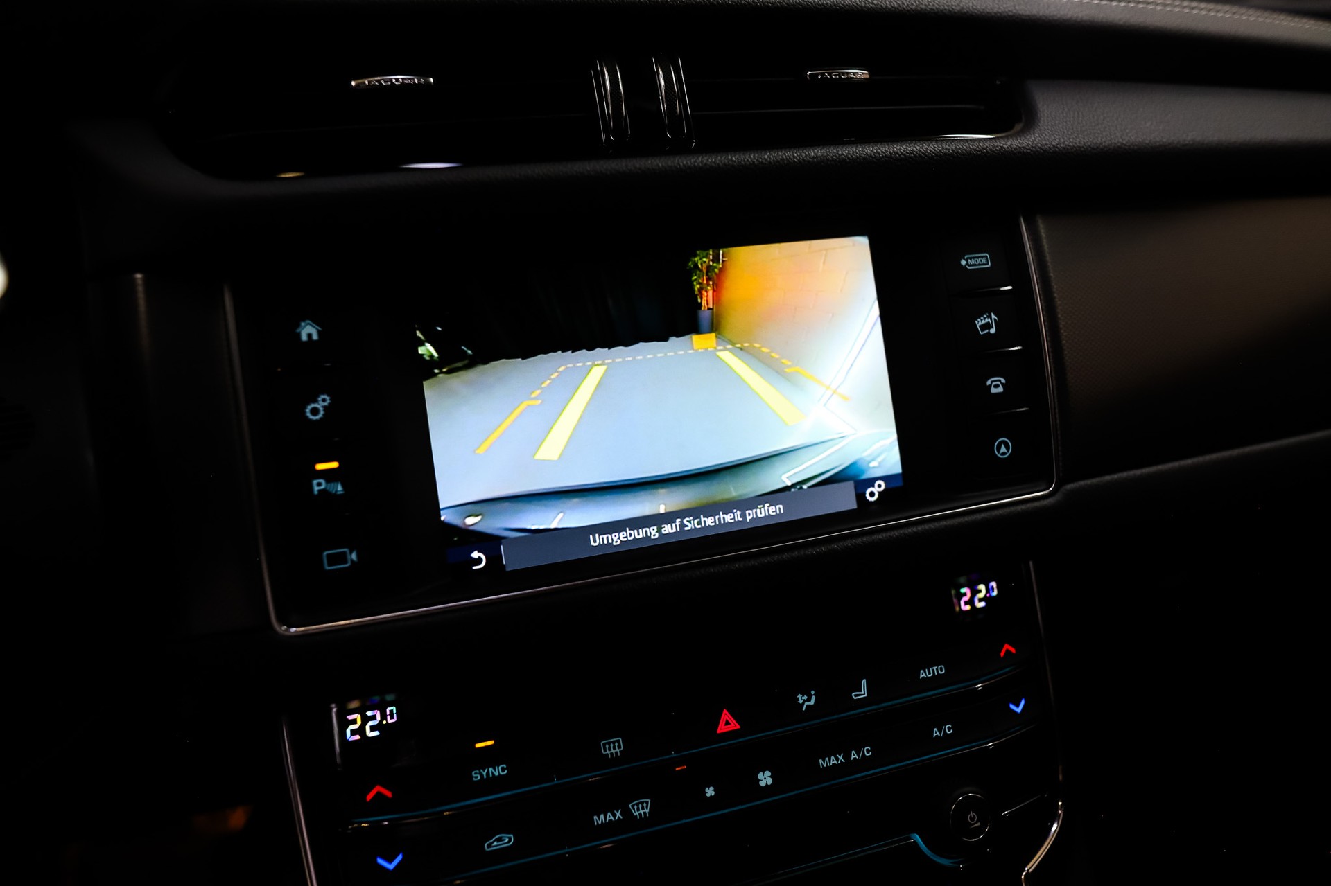 JAGUAR XF S AWD-image-10