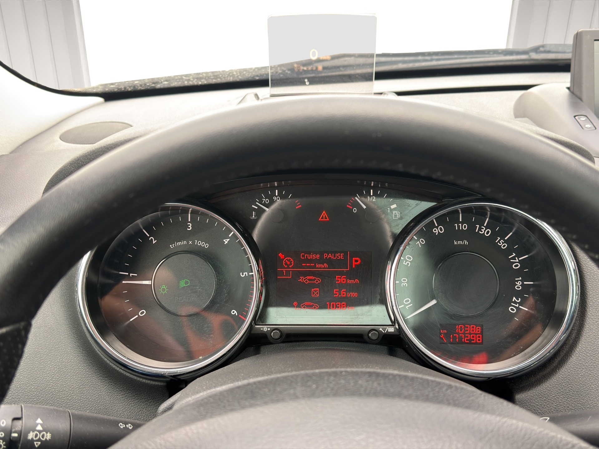 PEUGEOT 5008 1.6 BlueHDi Sensation Tiptronic-image-10