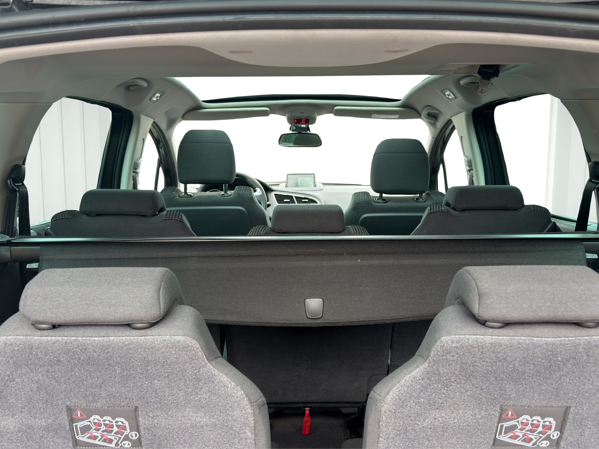 PEUGEOT 5008 1.6 BlueHDi Sensation Tiptronic-image-6