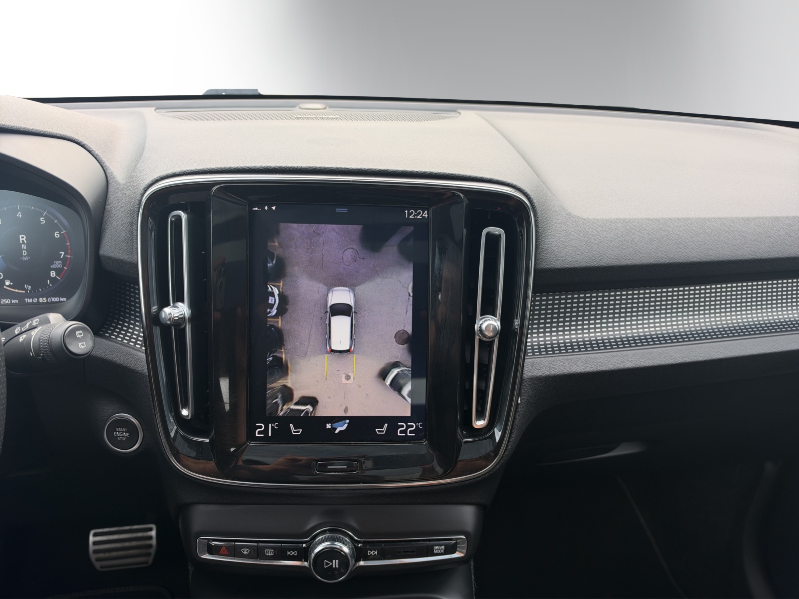 VOLVO XC40 T4 AWD R-Design Geartronic | Panorama | 360-Grad-Kamera | Harman/Kardon Soundsystem | Allrad | 2-Zonen-Klimaautomatik-image-15