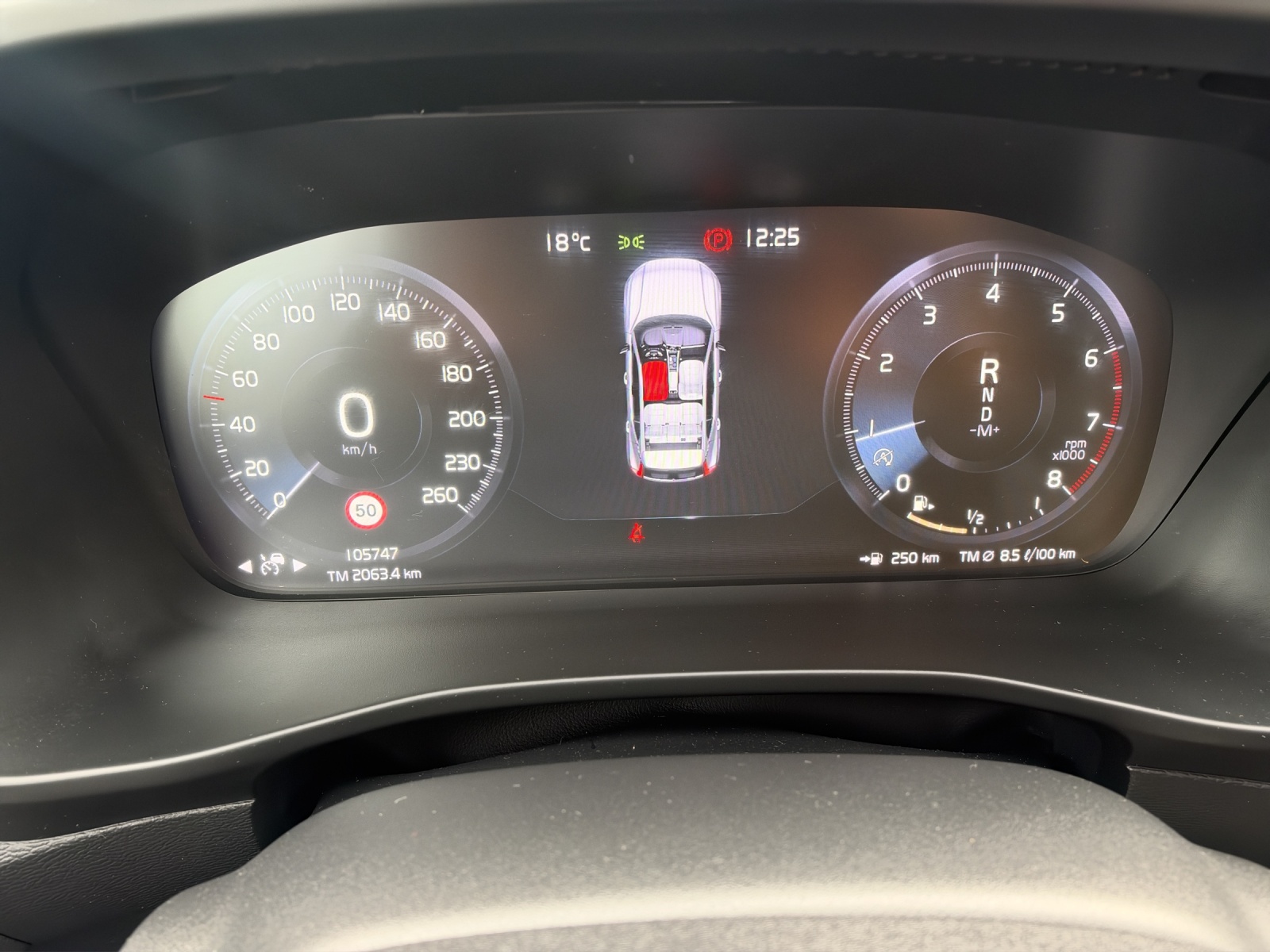 VOLVO XC40 T4 AWD R-Design Geartronic | Panorama | 360-Grad-Kamera | Harman/Kardon Soundsystem | Allrad | 2-Zonen-Klimaautomatik-image-18