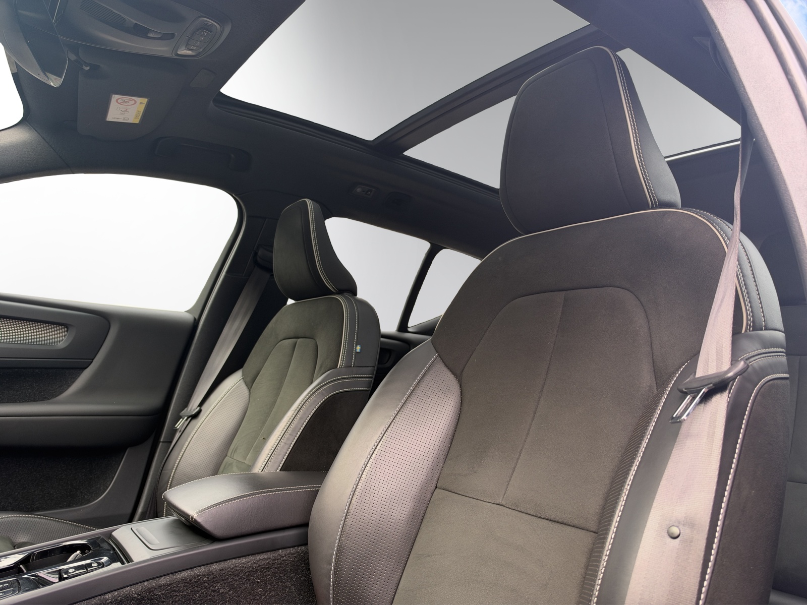 VOLVO XC40 T4 AWD R-Design Geartronic | Panorama | 360-Grad-Kamera | Harman/Kardon Soundsystem | Allrad | 2-Zonen-Klimaautomatik-image-14