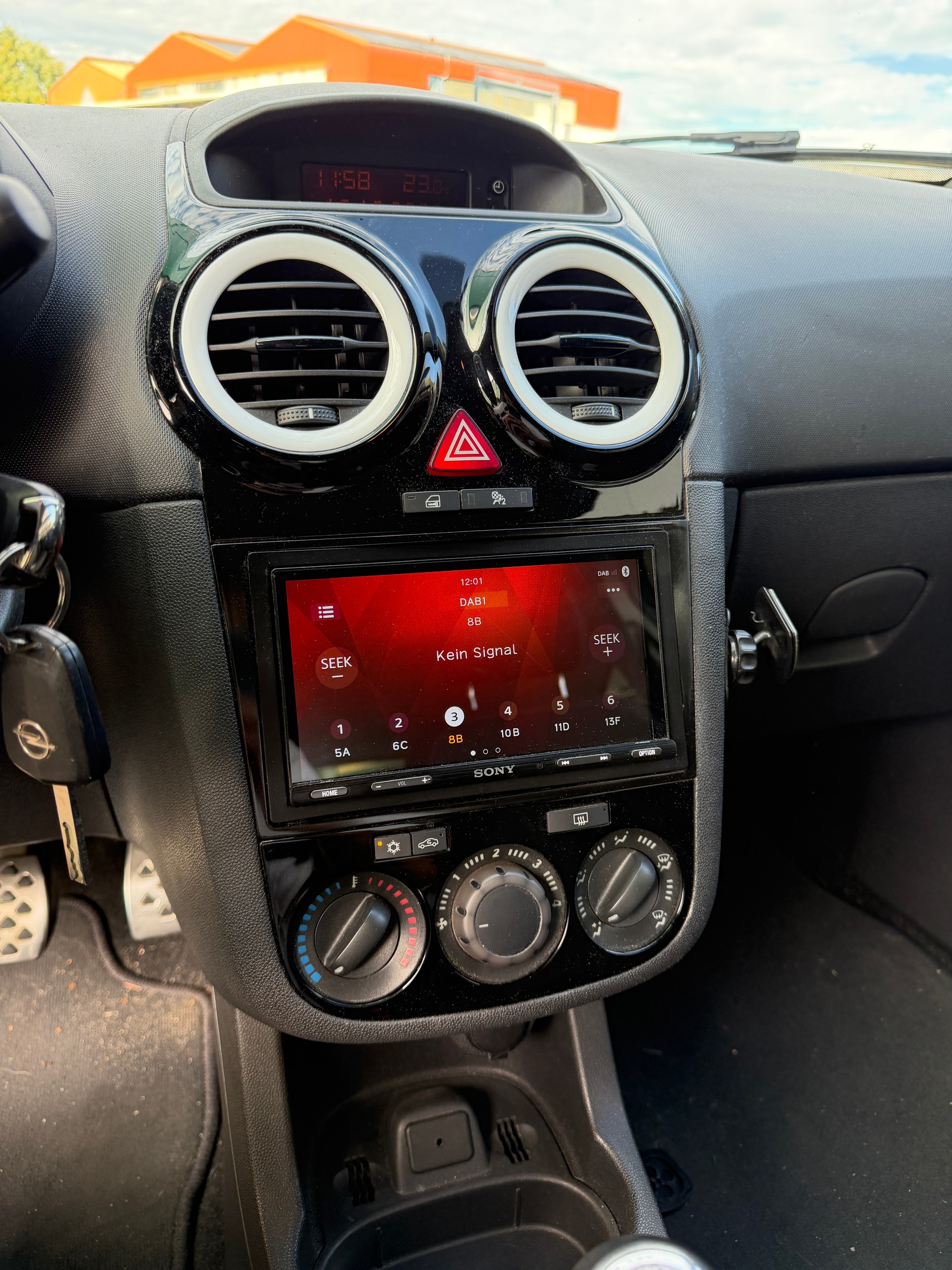 OPEL Corsa 1.4 TP Color Edition-image-12