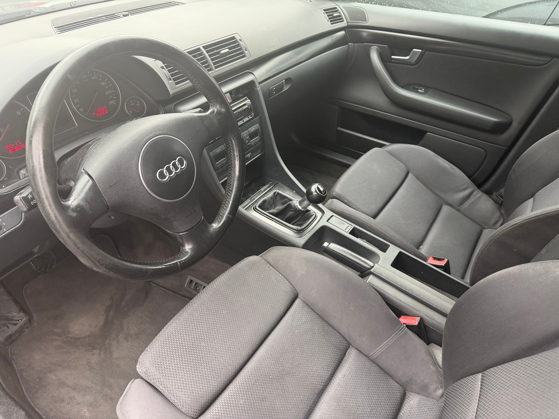 AUDI A4 1.8 T-image-5