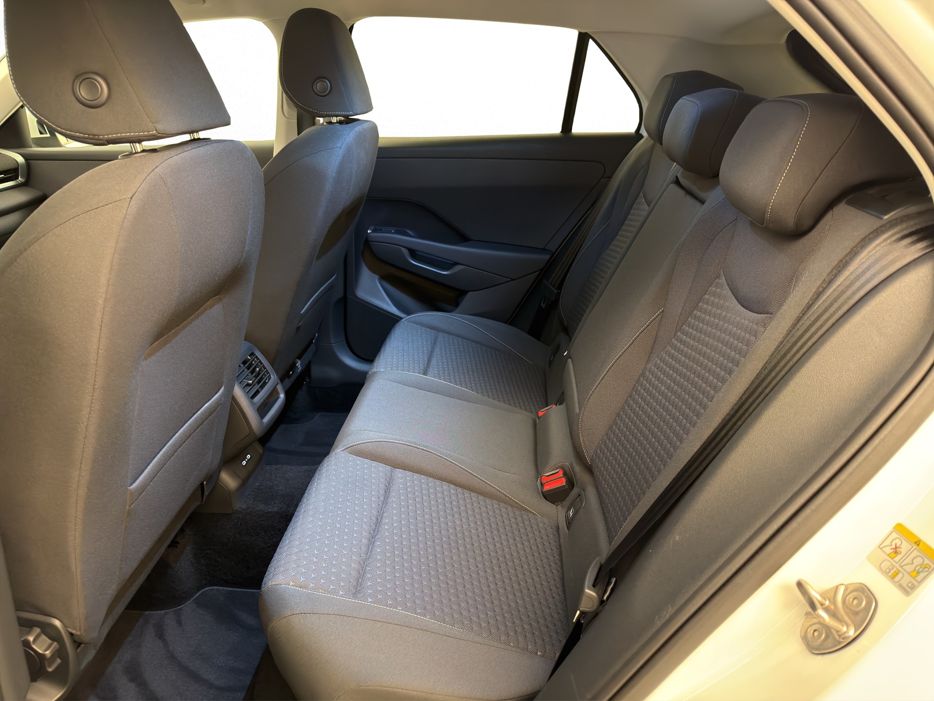 VW T-Roc 1.5 eTSI Life DSG-image-11