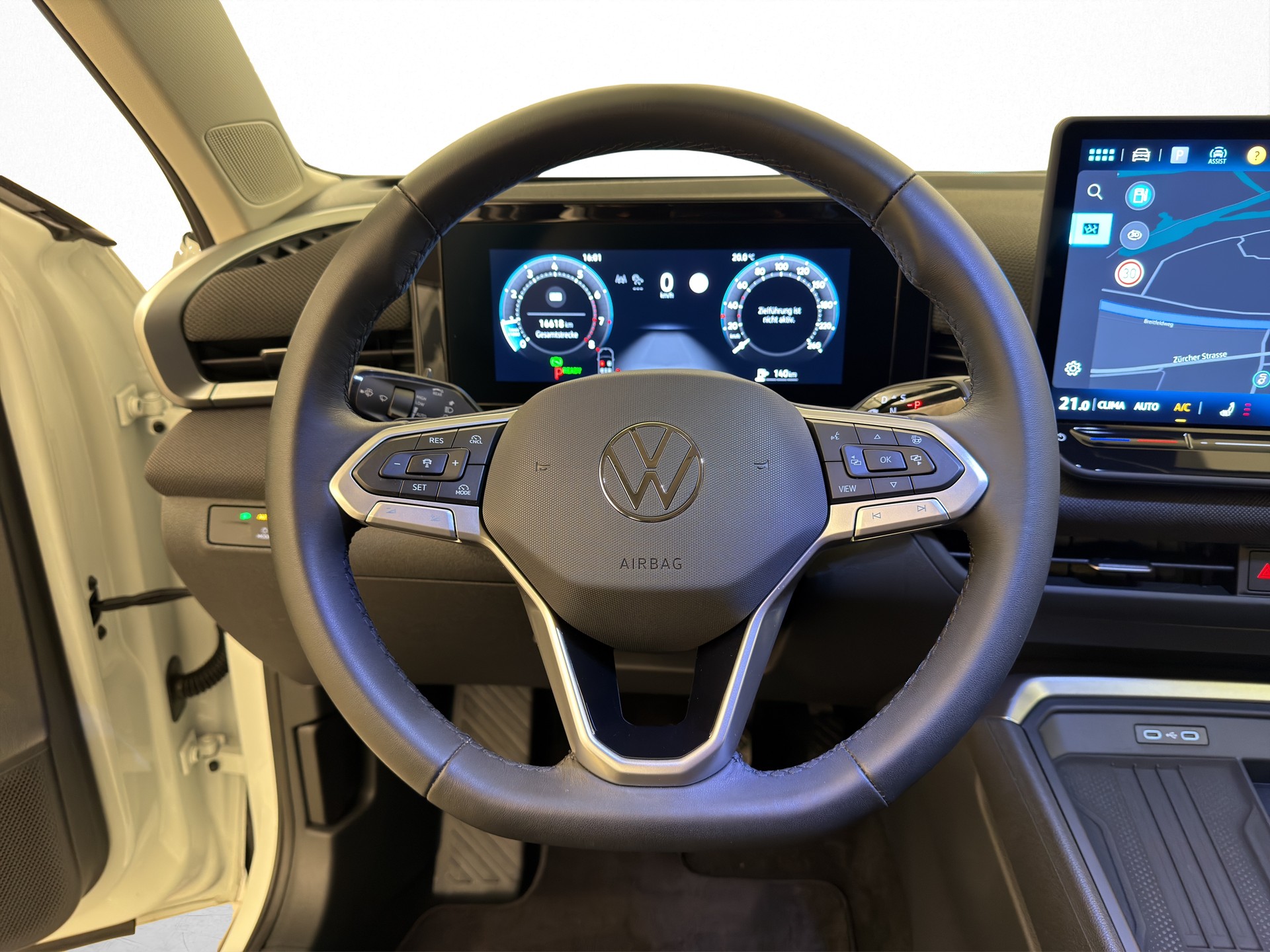 VW T-Roc 1.5 eTSI Life DSG-image-6