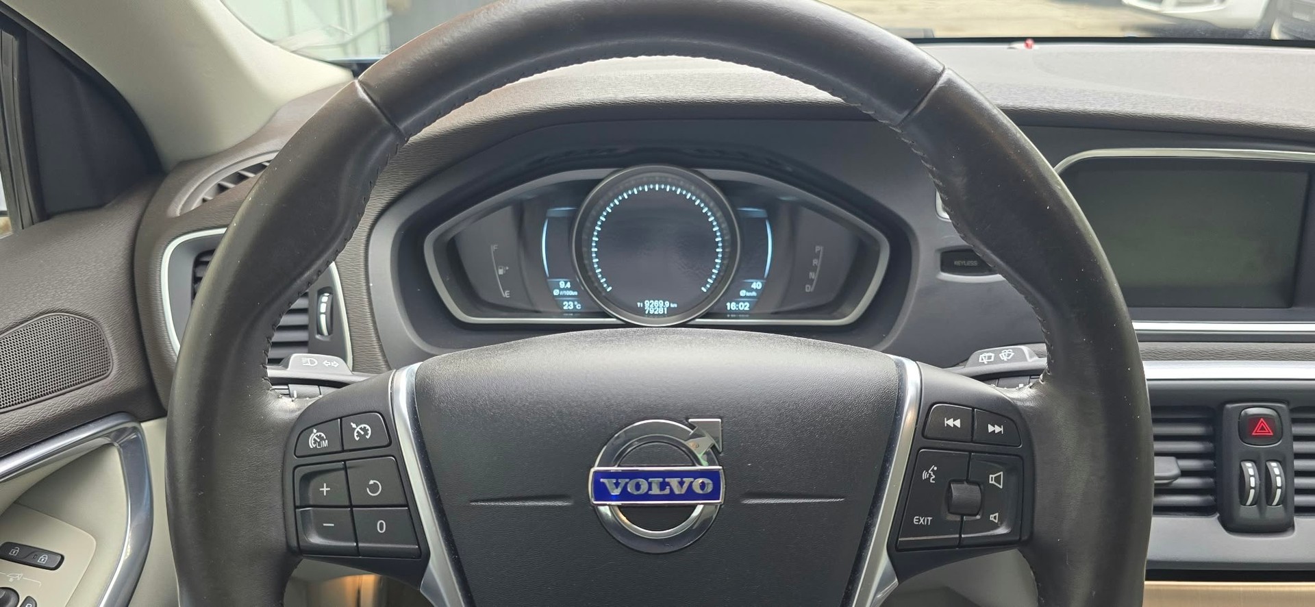 VOLVO V40 Cross Country T5 AWD+Kit de Distribution neuf-image-10