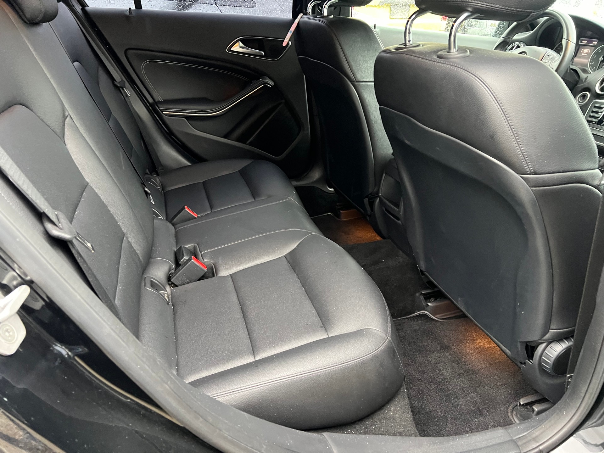 MERCEDES-BENZ A 180-image-5