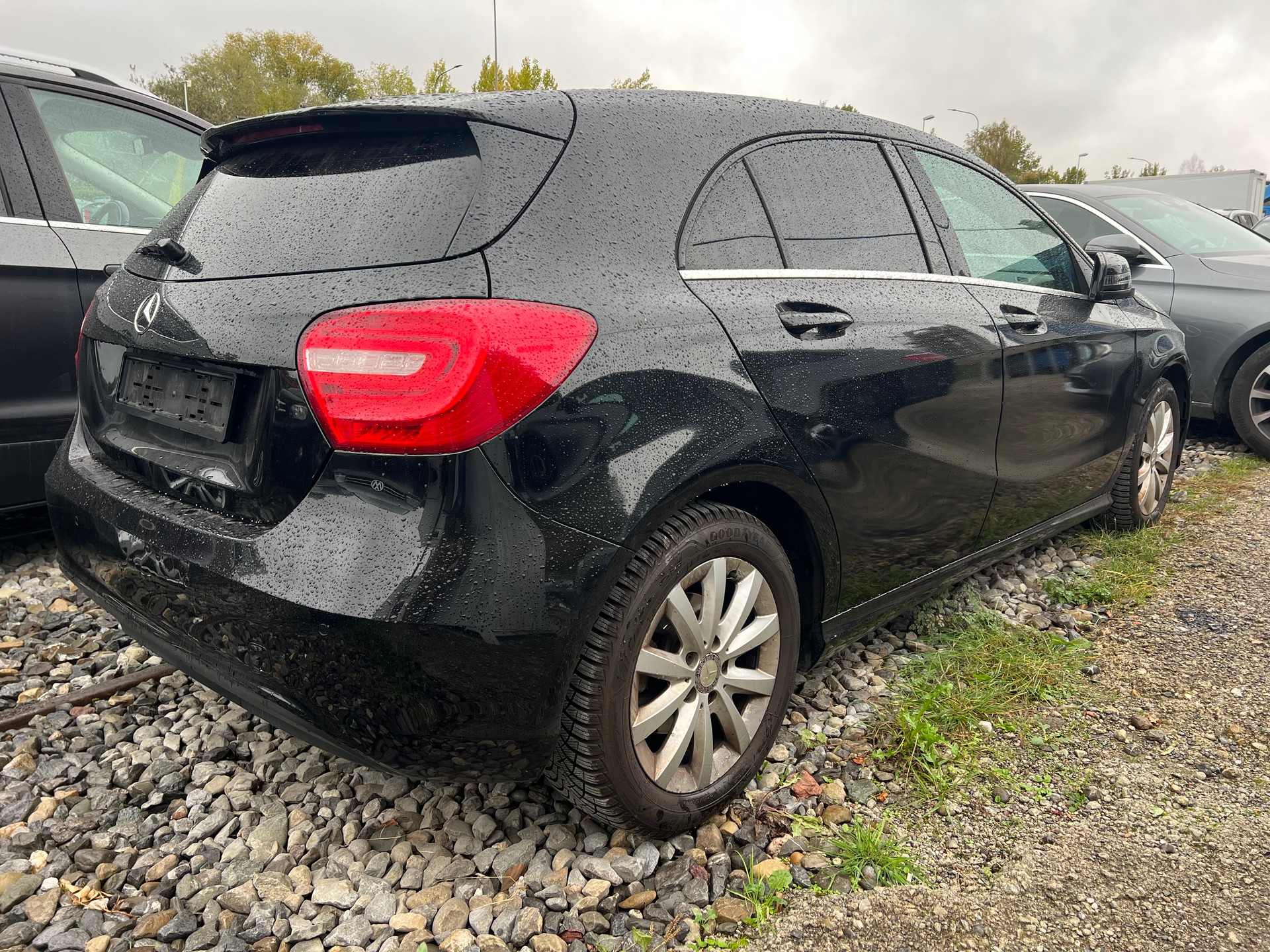MERCEDES-BENZ A 180-image-2