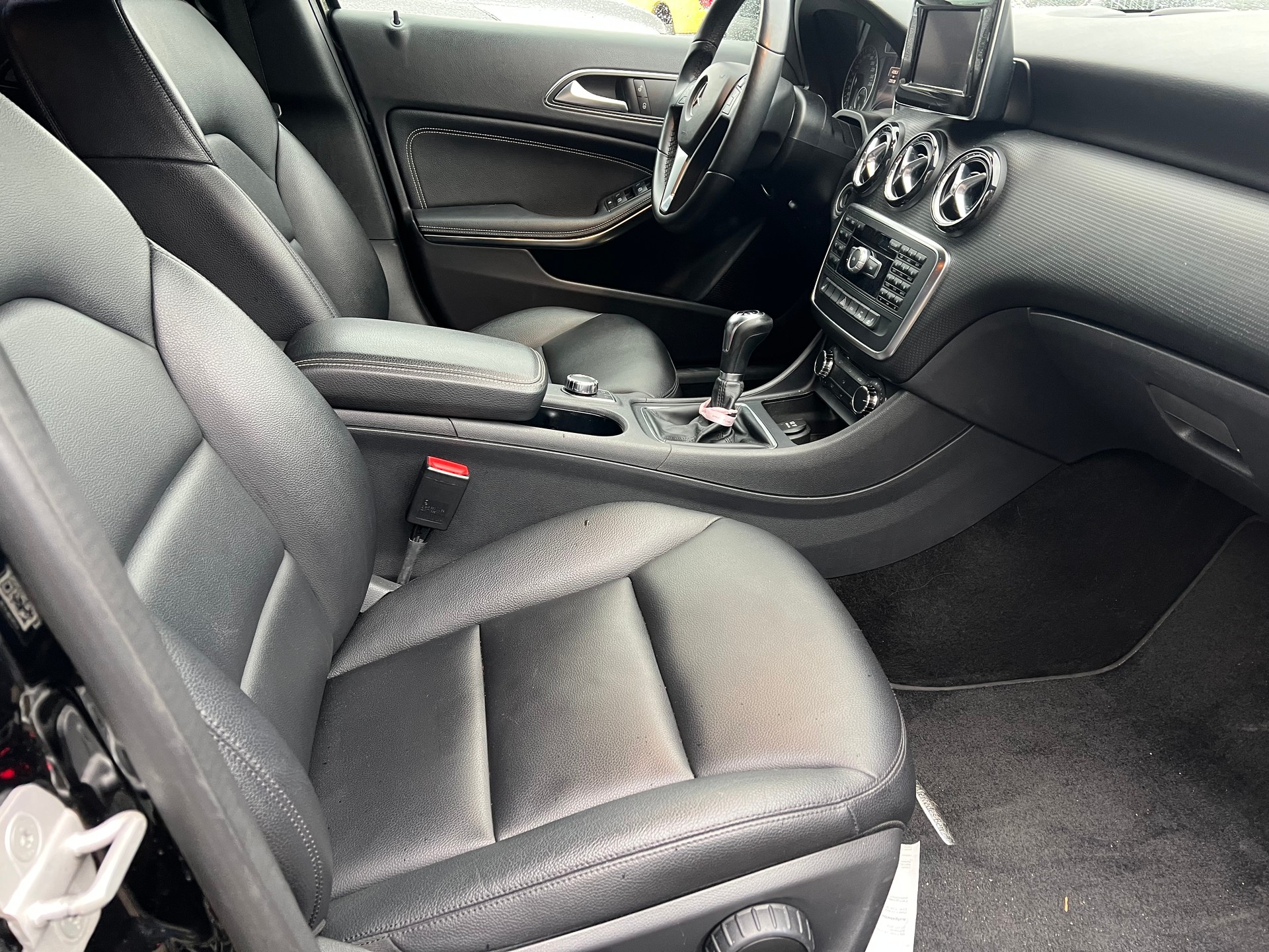 MERCEDES-BENZ A 180-image-4