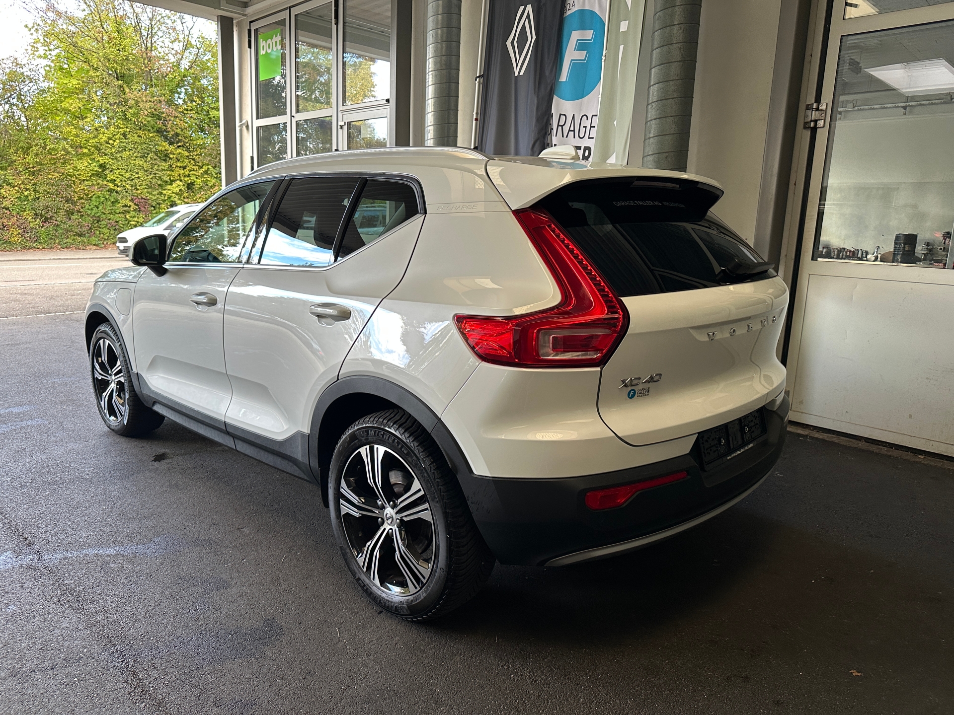 VOLVO XC40 1.5 T5 TE Inscription-image-2