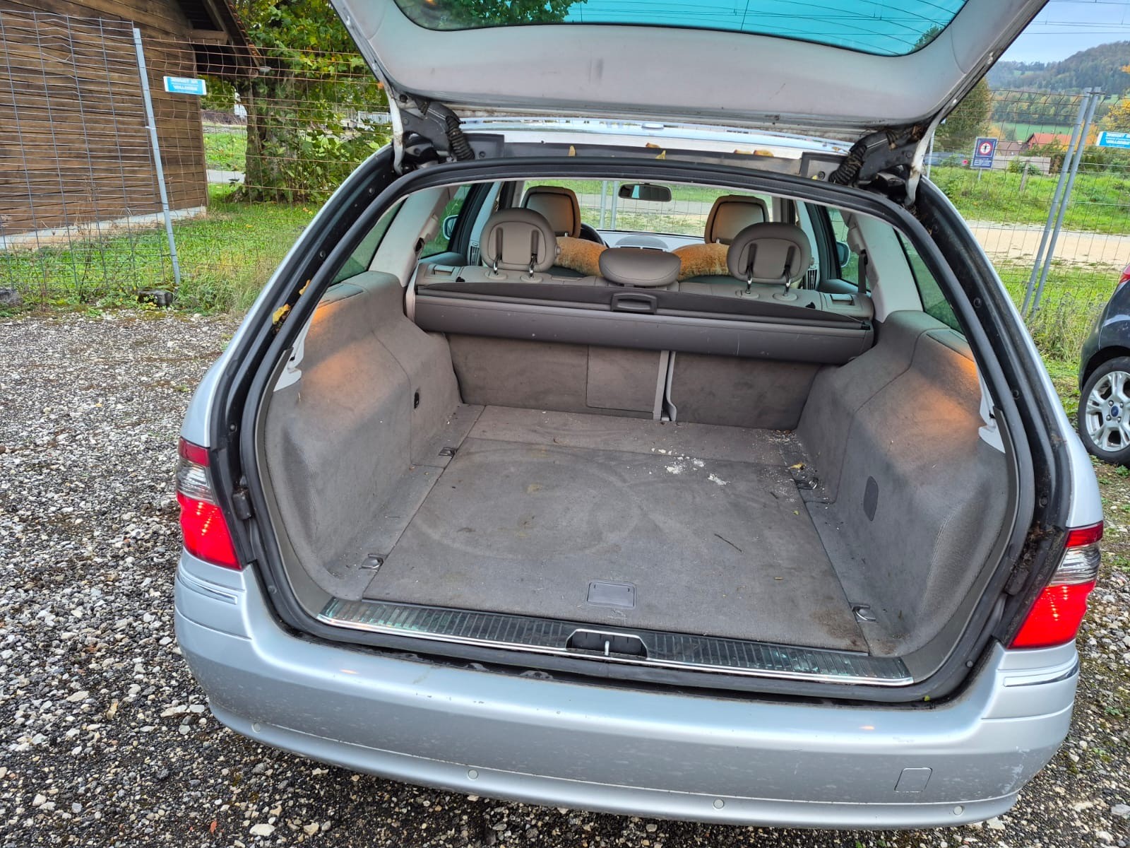 MERCEDES-BENZ E 350 Avantgarde 4Matic Automatic-image-4