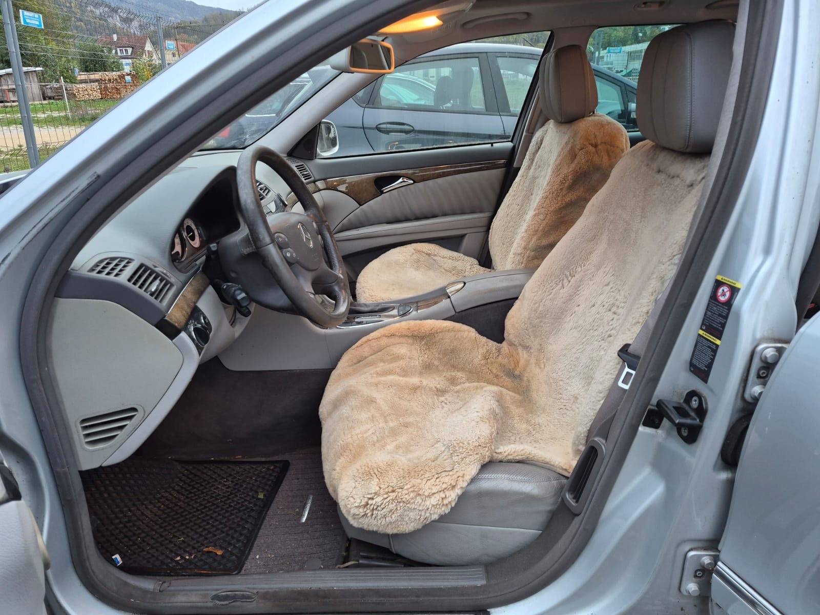 MERCEDES-BENZ E 350 Avantgarde 4Matic Automatic-image-7