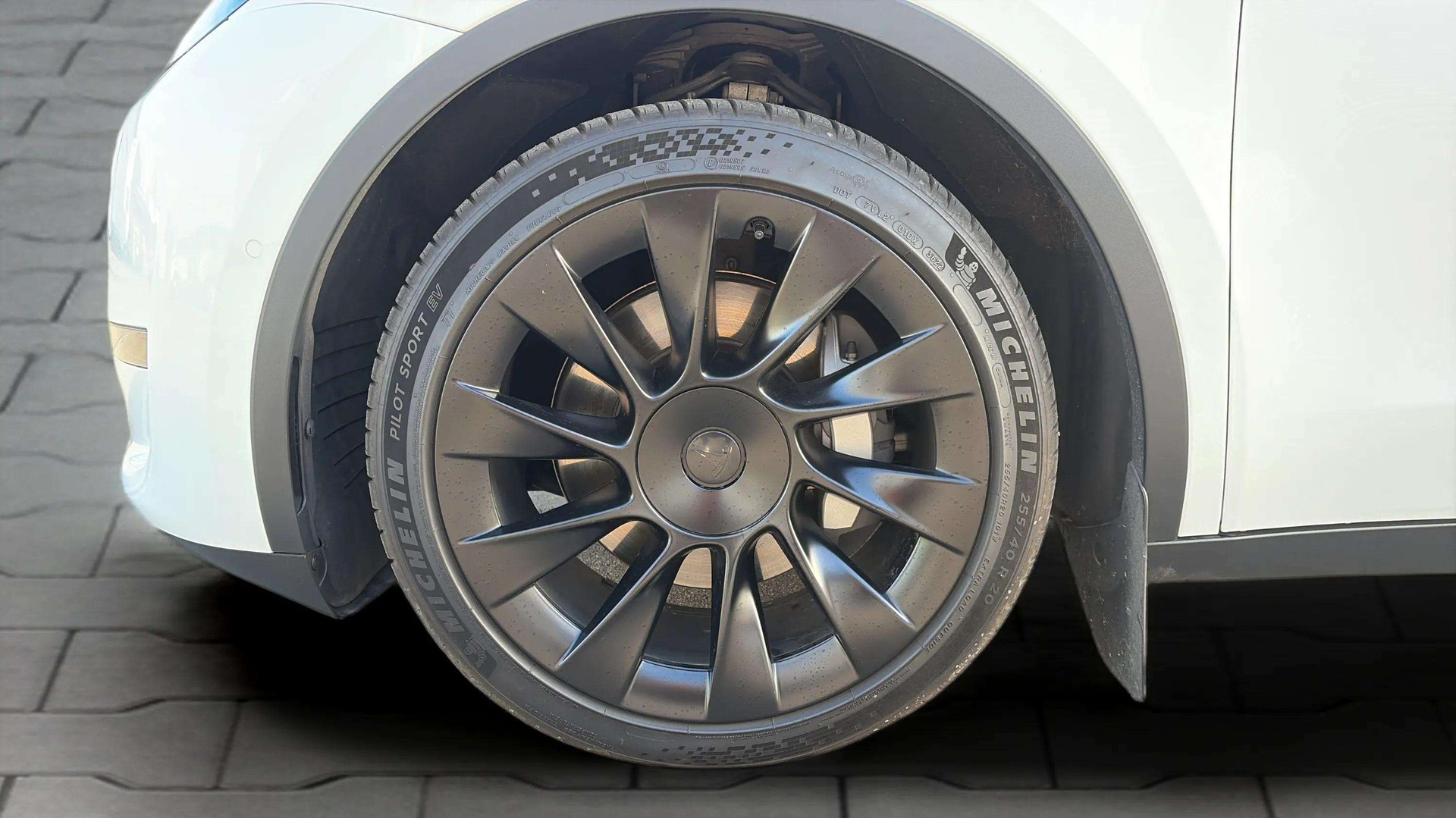 TESLA Model Y Long Range (AMD Ryzen) mit AHK-image-24