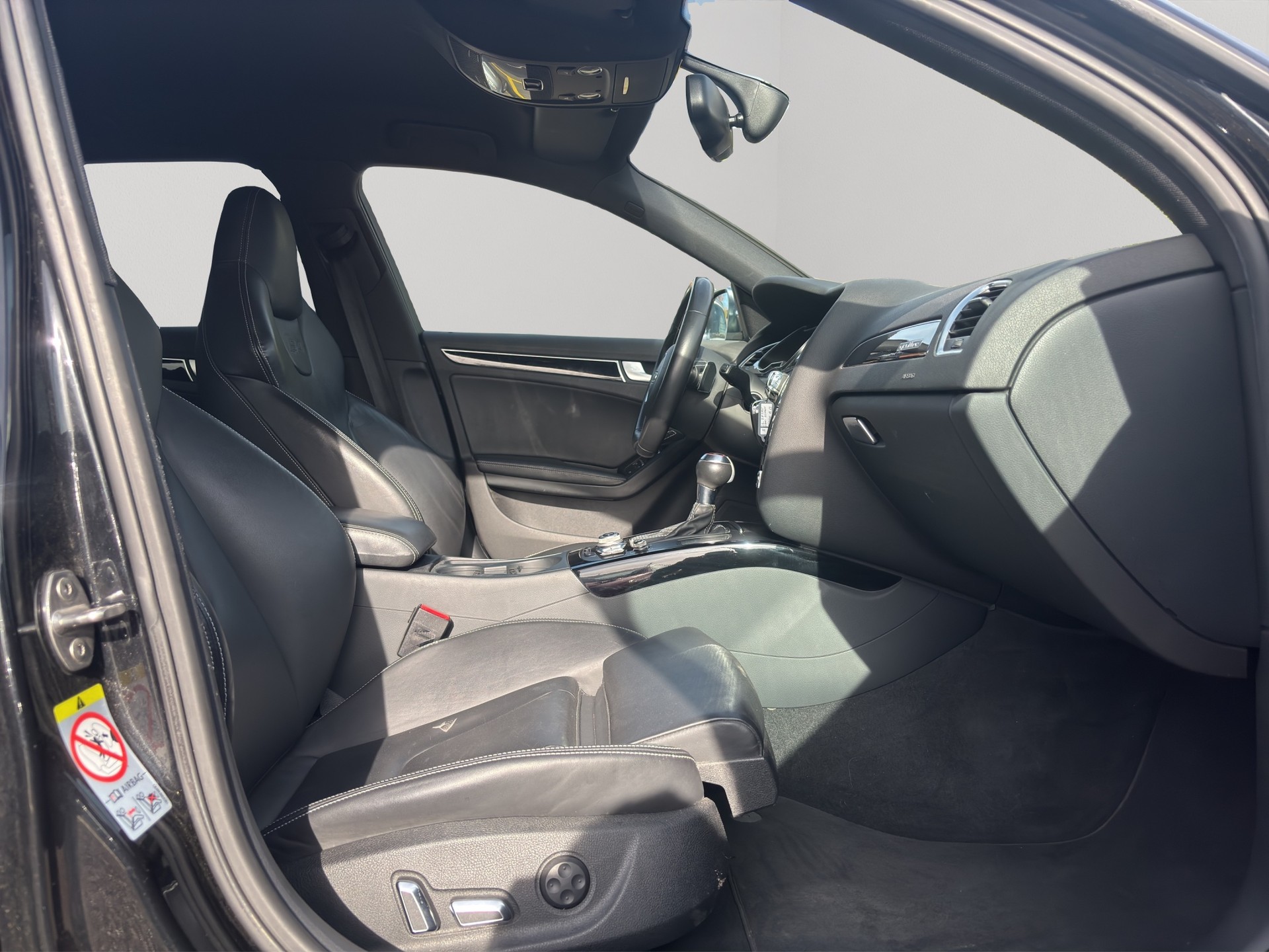 AUDI S4 Avant 3.0 TFSI quattro S-tronic-image-10