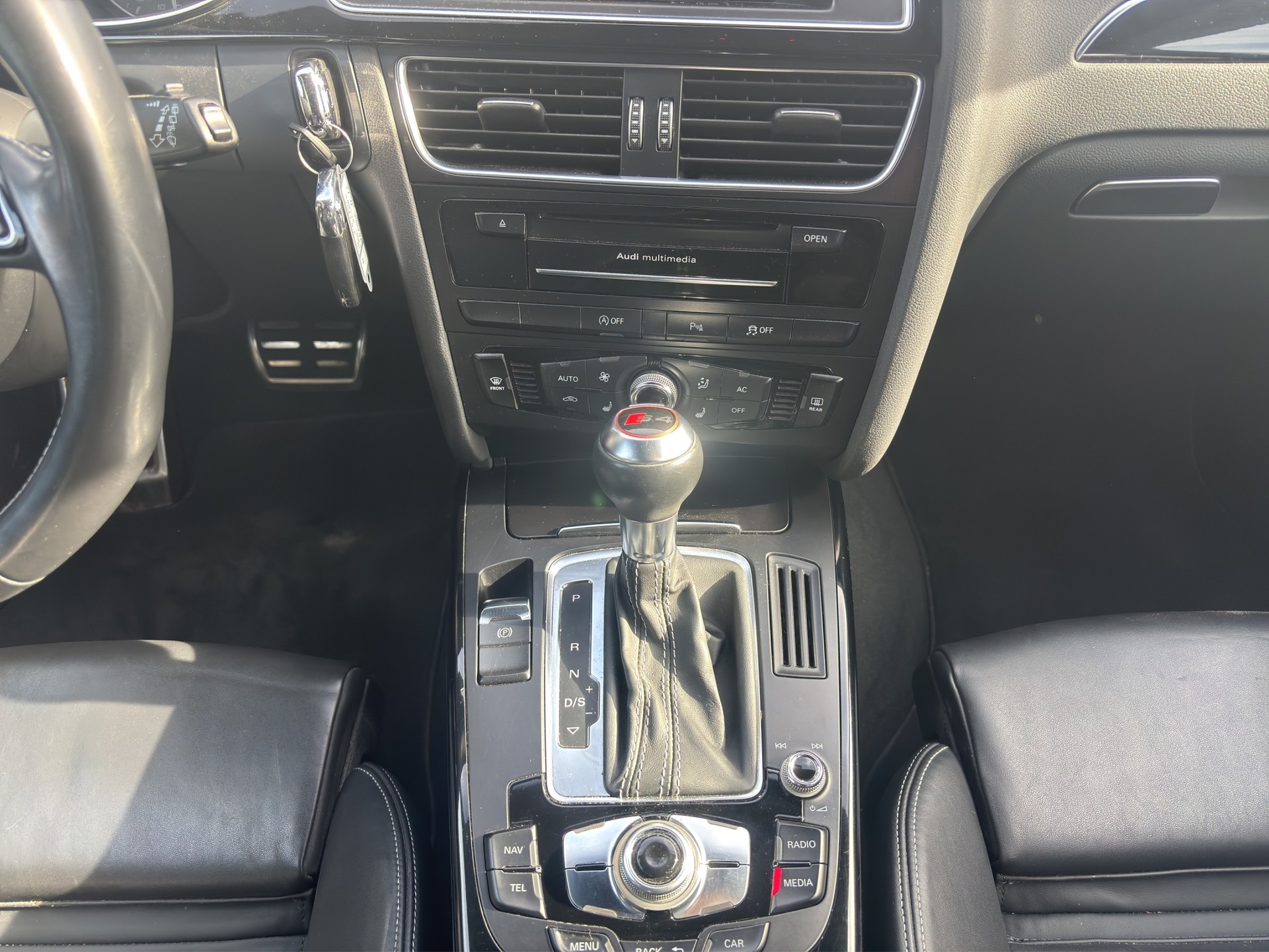 AUDI S4 Avant 3.0 TFSI quattro S-tronic-image-13