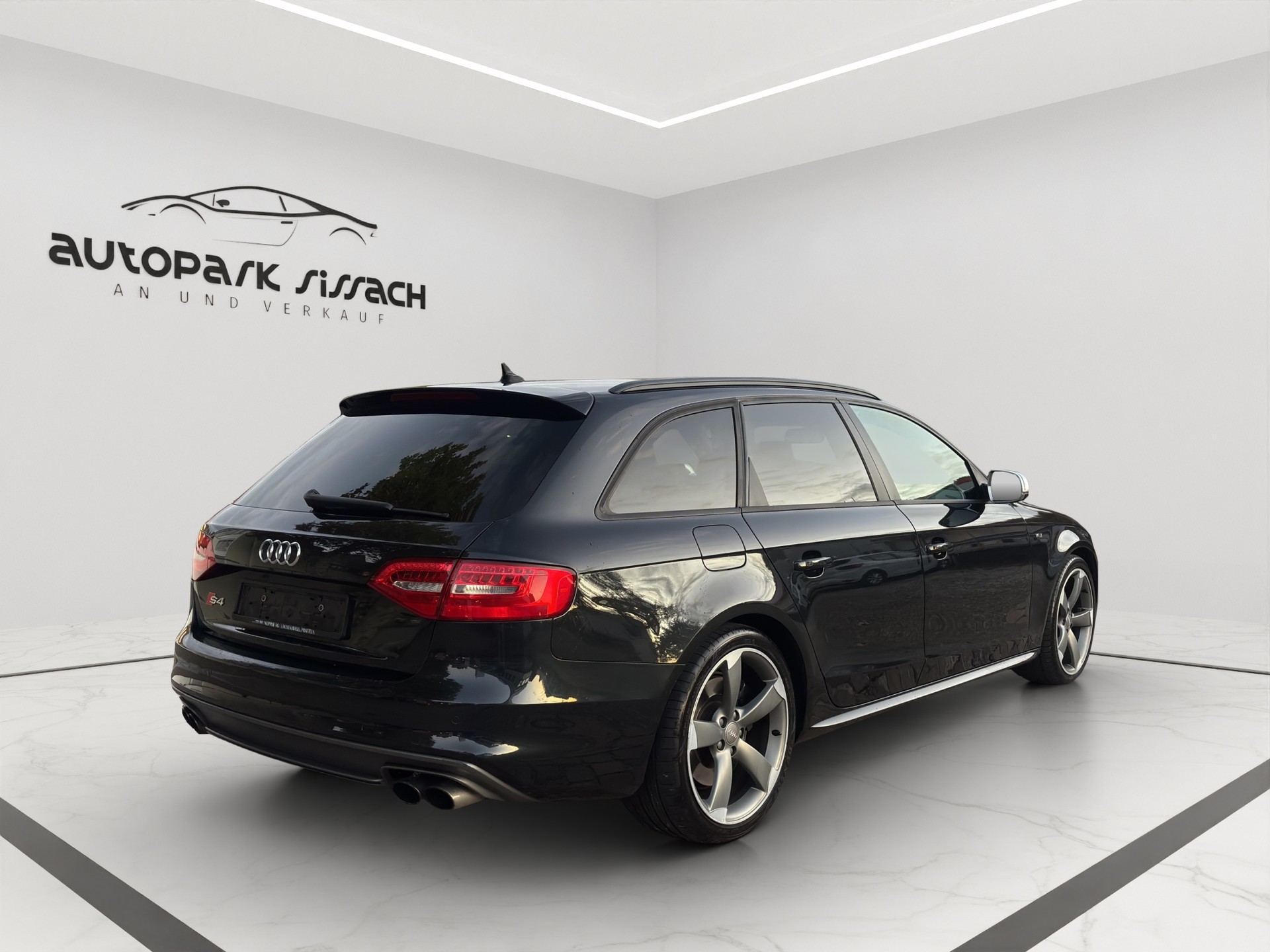 AUDI S4 Avant 3.0 TFSI quattro S-tronic-image-4
