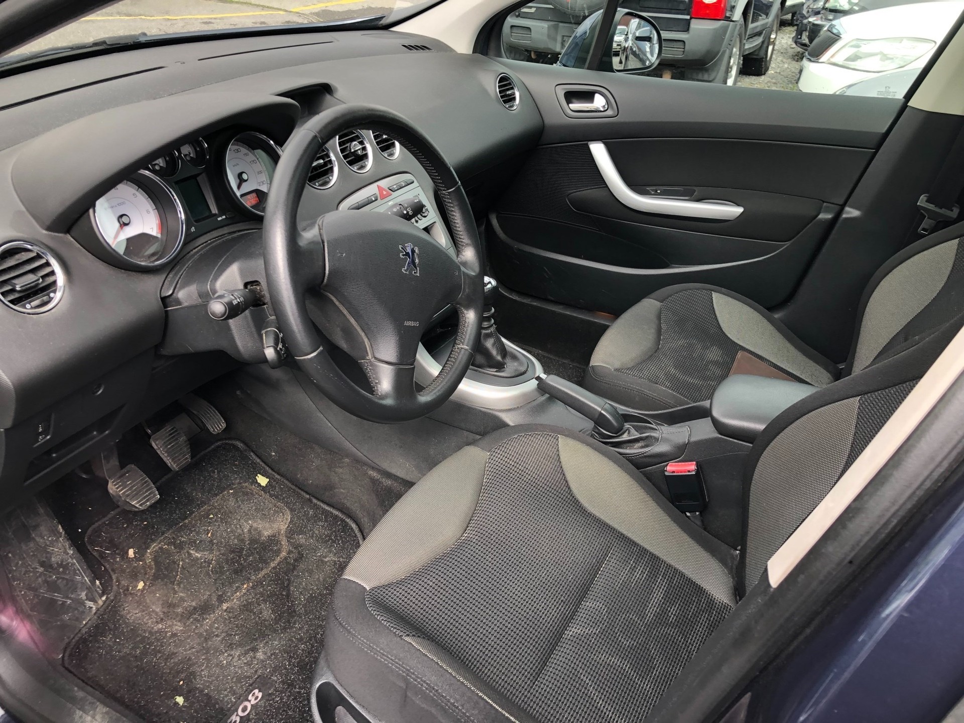 PEUGEOT 308 1.6 16V T Sport Pack-image-8