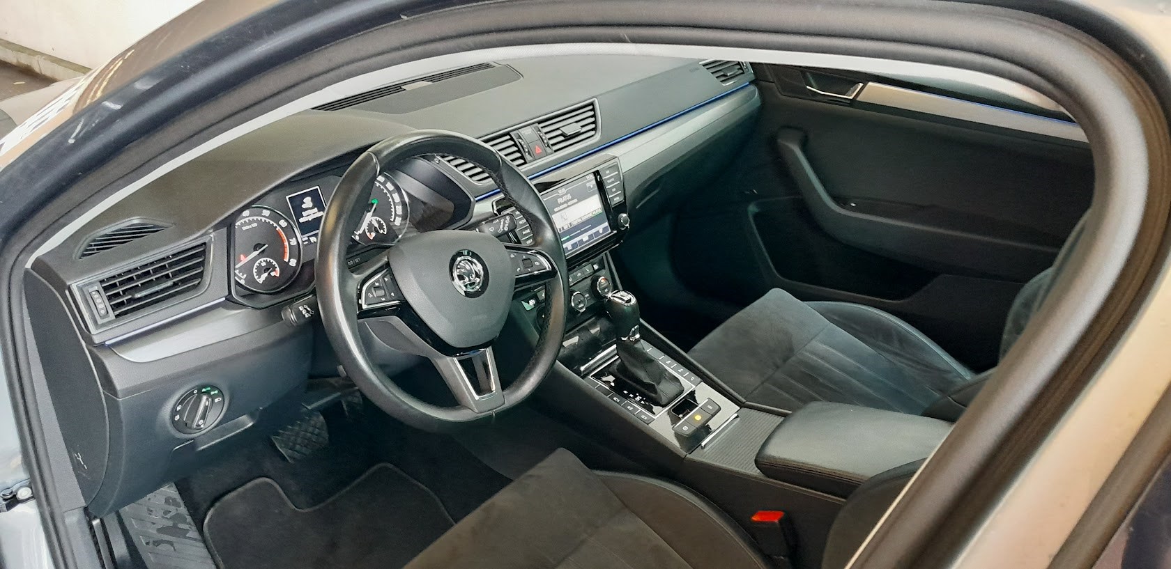 SKODA Superb Combi 2.0 TSI Style DSG 4x4-image-8